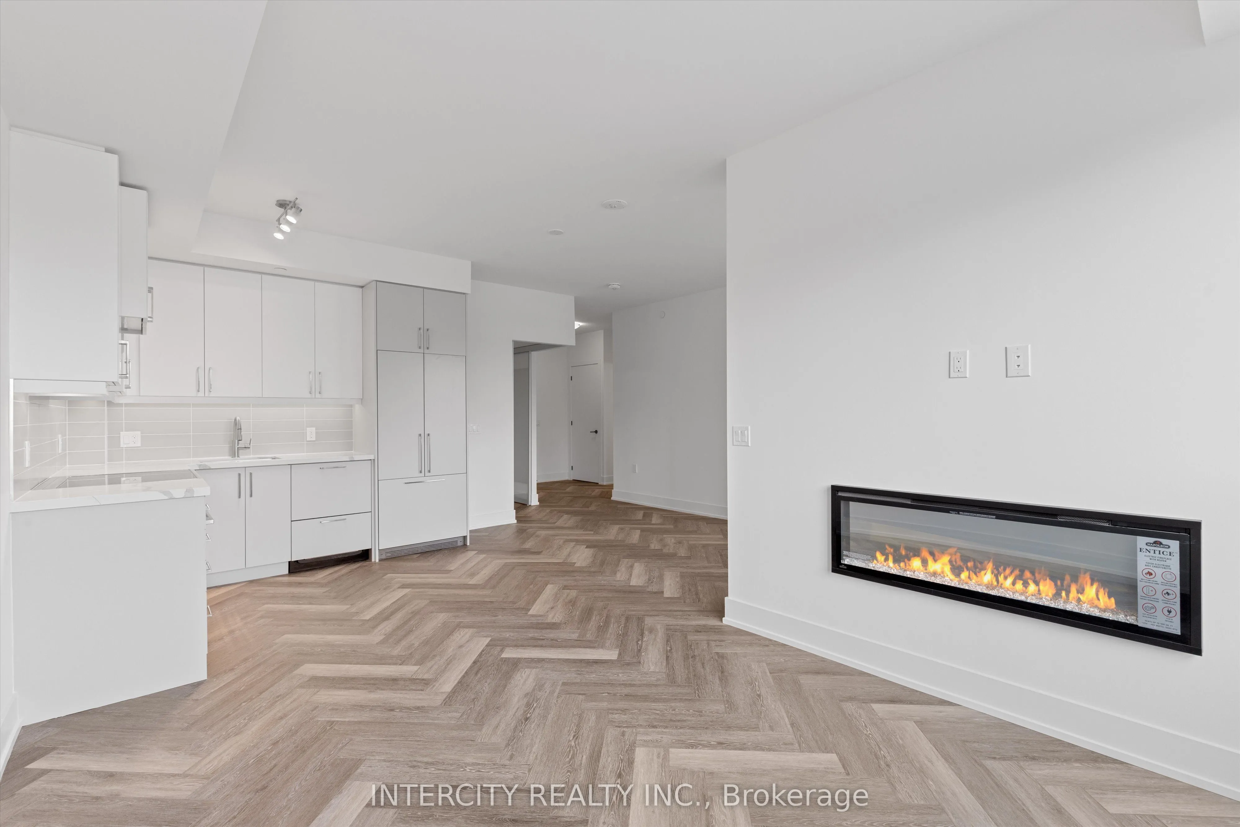 2075 King Road, #205