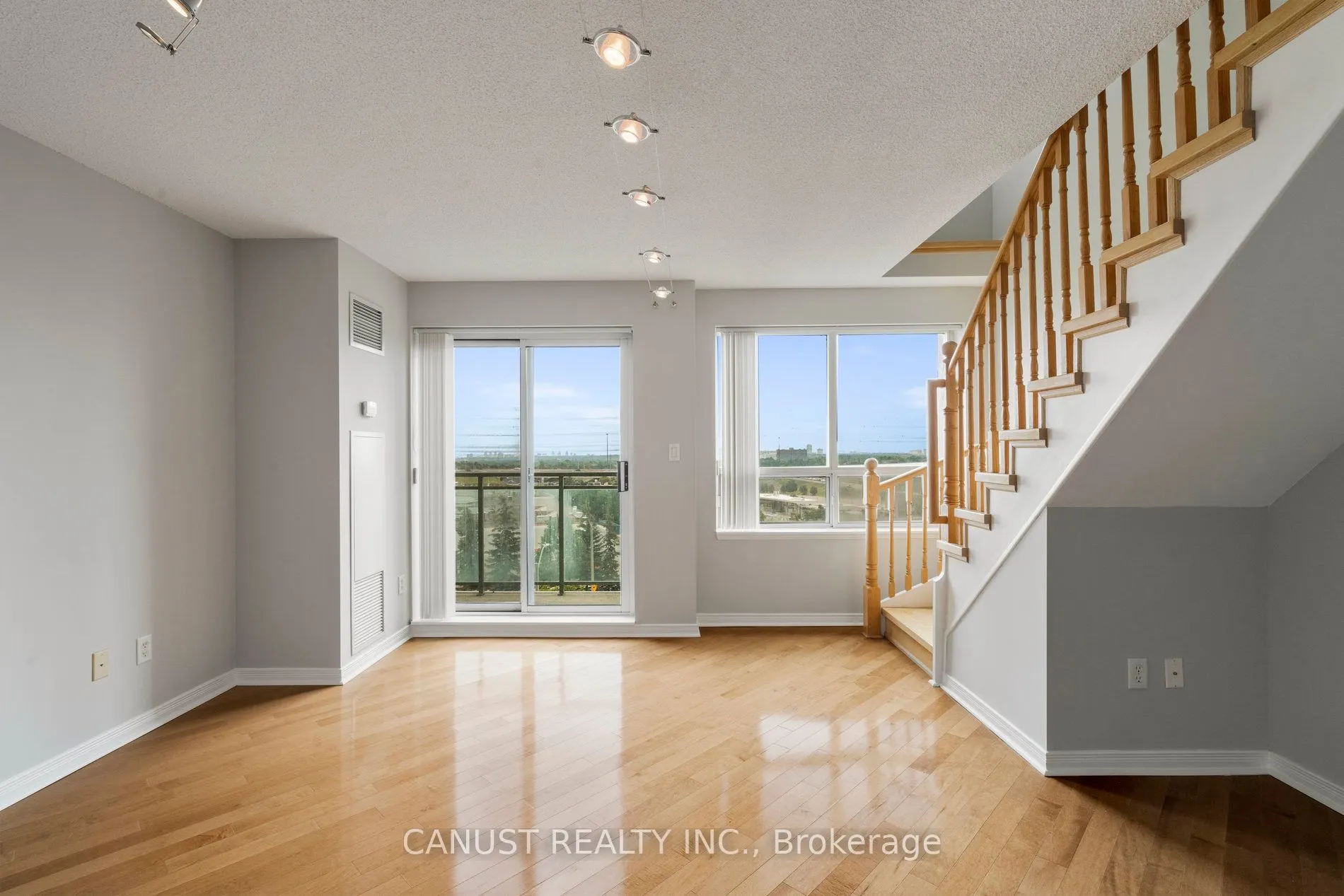 39 Oneida Crescent, #703