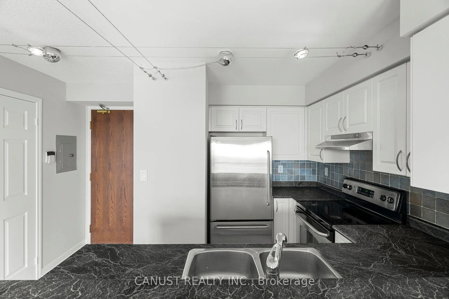 39 Oneida Crescent, #703