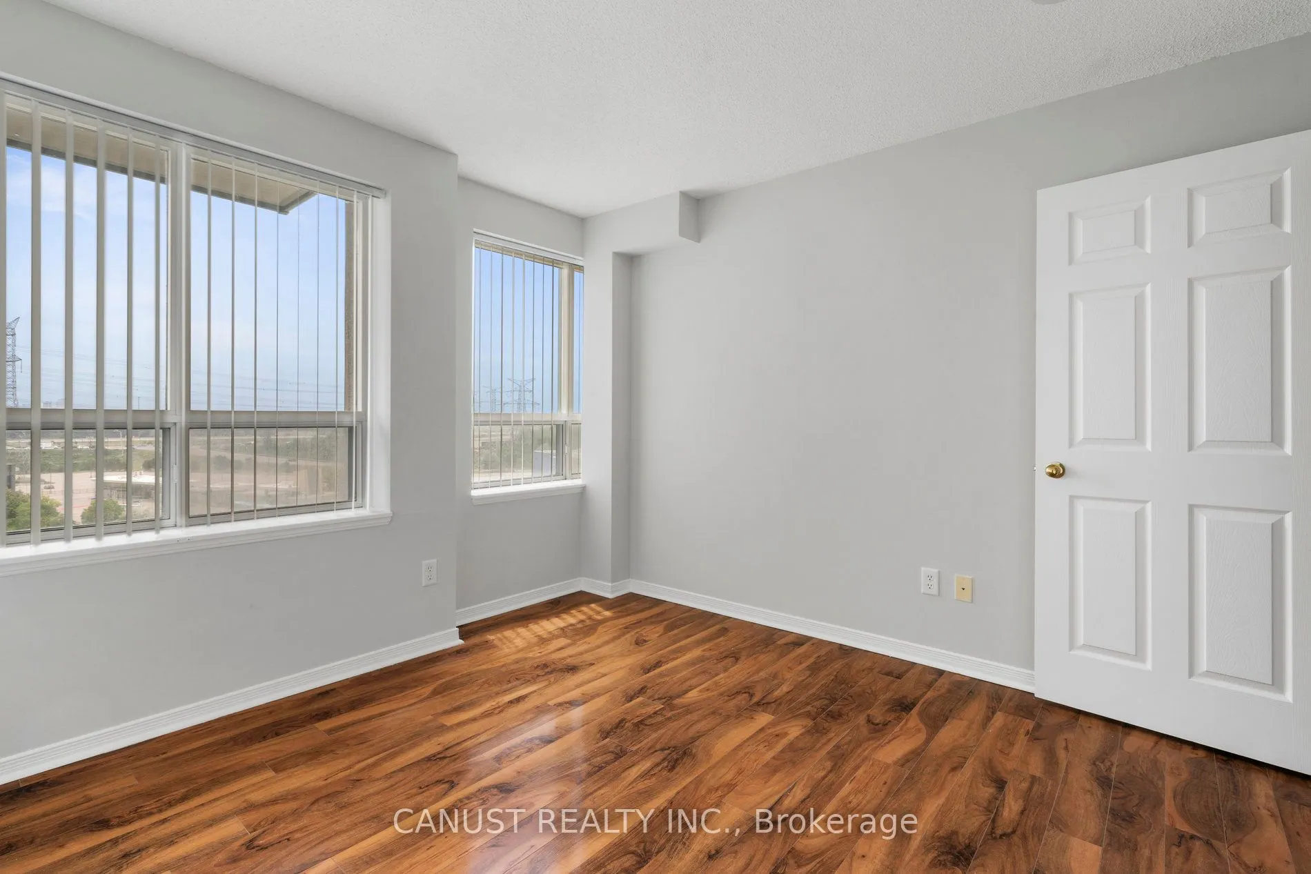 39 Oneida Crescent, #703