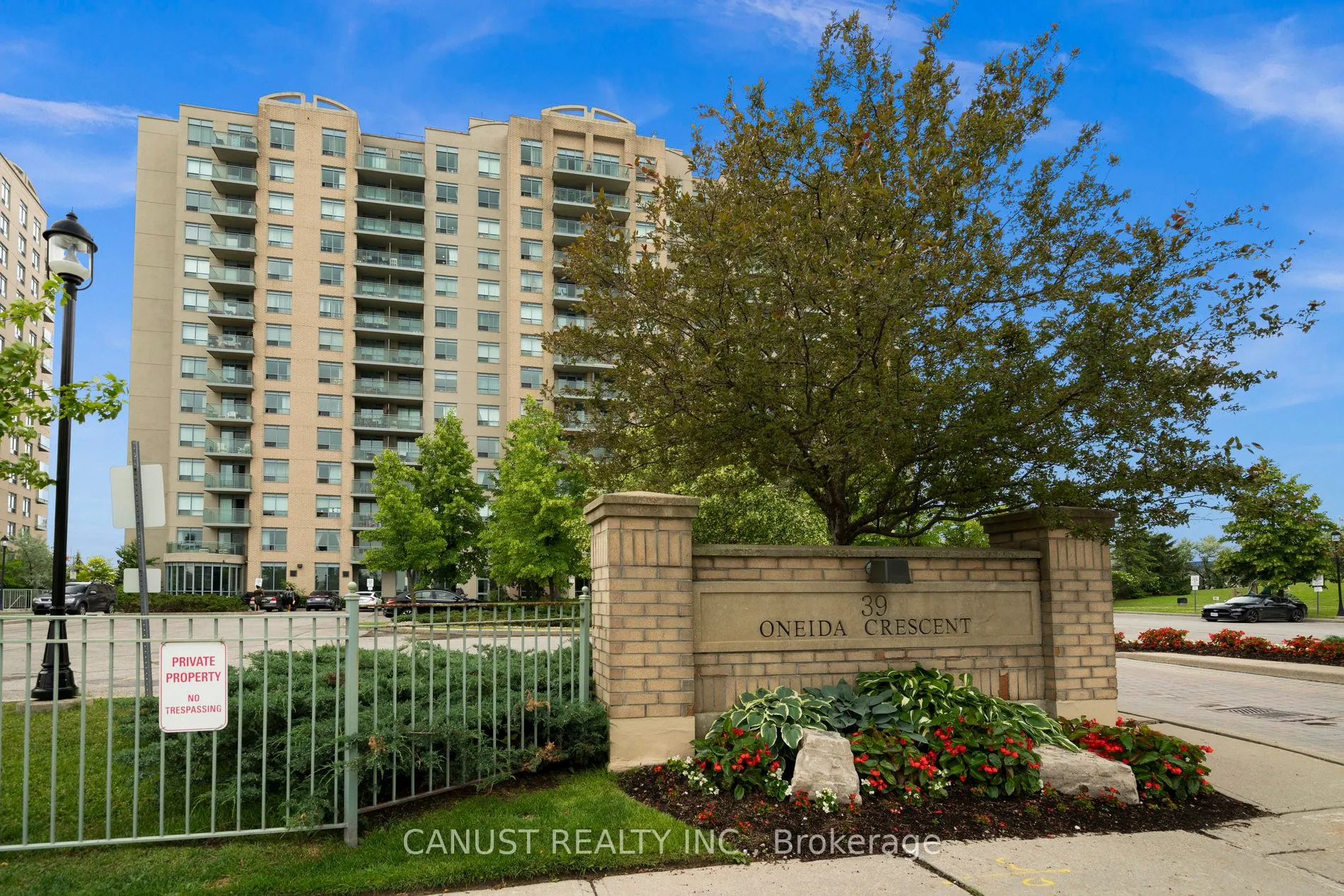 39 Oneida Crescent, #703