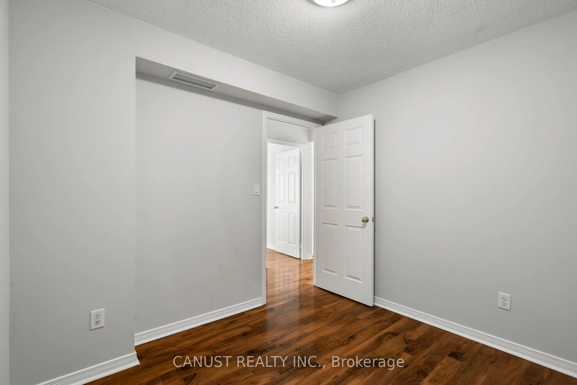 39 Oneida Crescent, #703