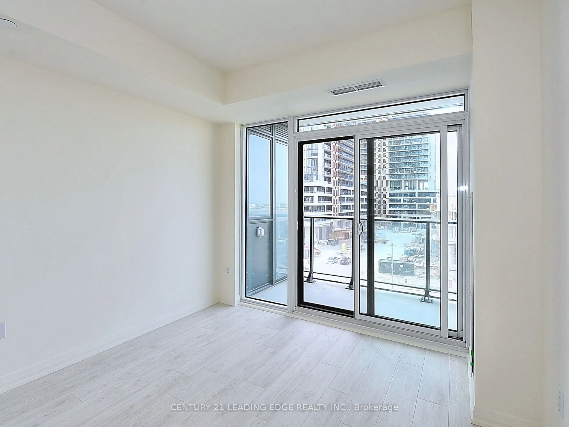 9000 Jane Street, #422
