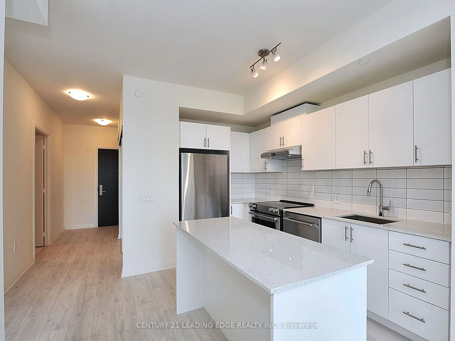 9000 Jane Street, #422