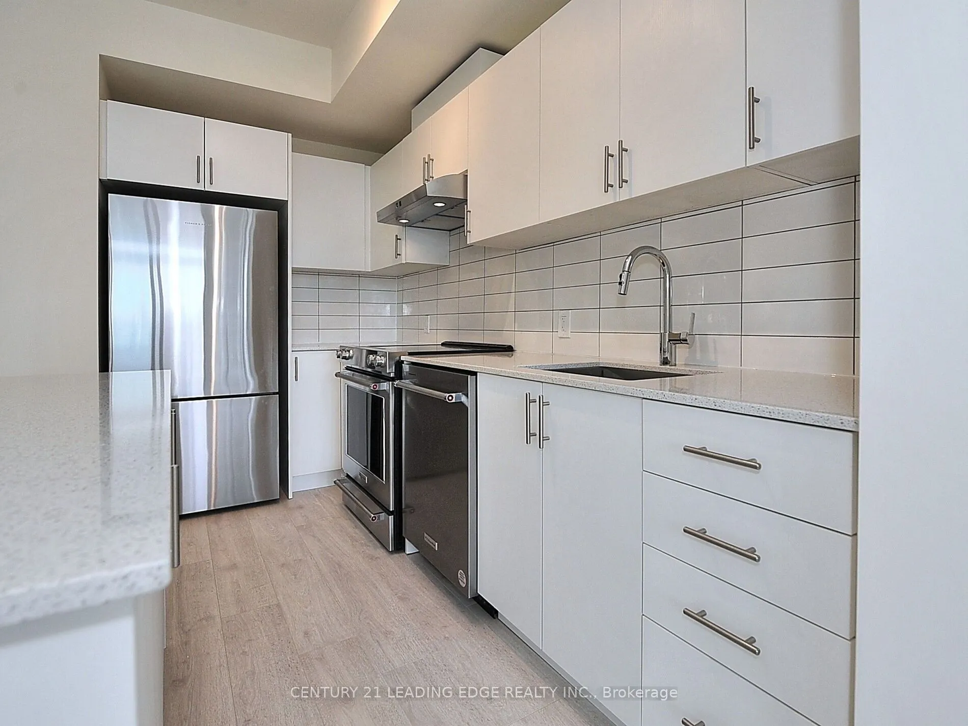 9000 Jane Street, #422