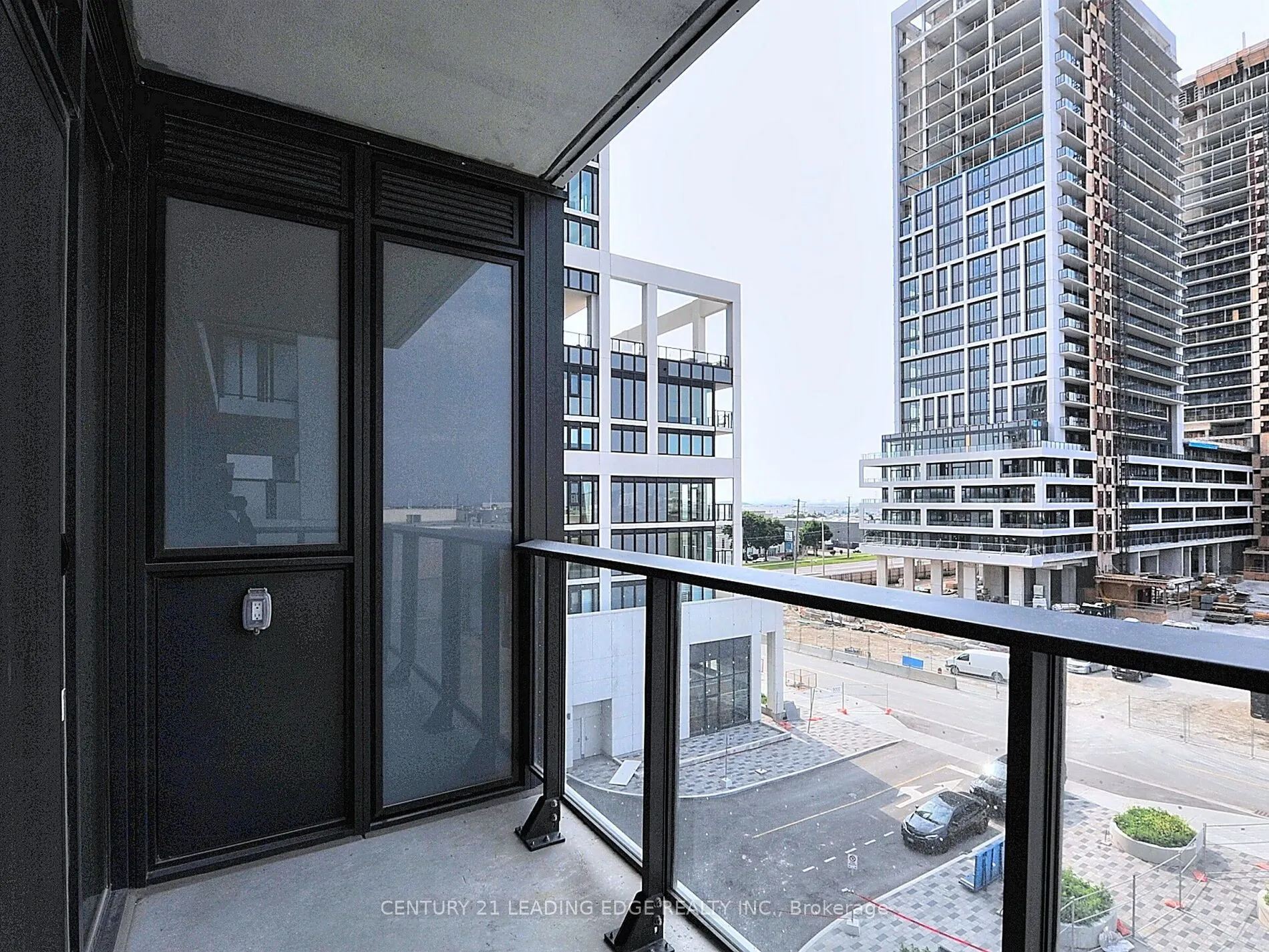 9000 Jane Street, #422