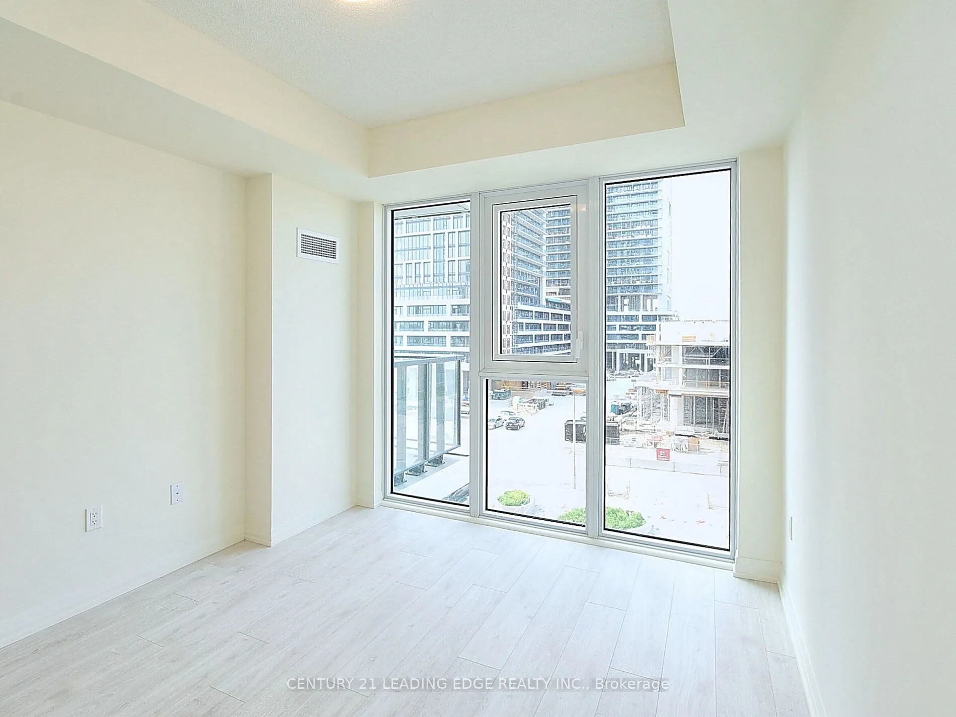9000 Jane Street, #422