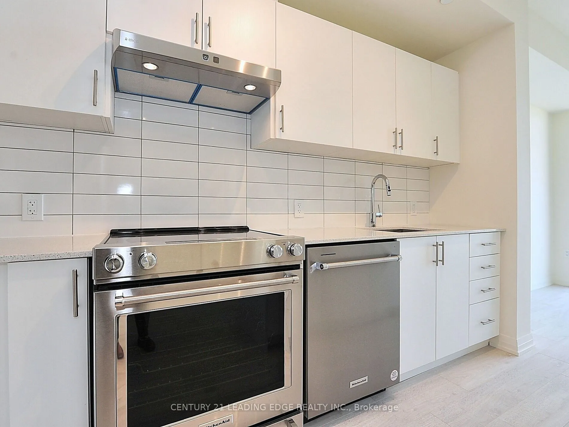 9000 Jane Street, #422