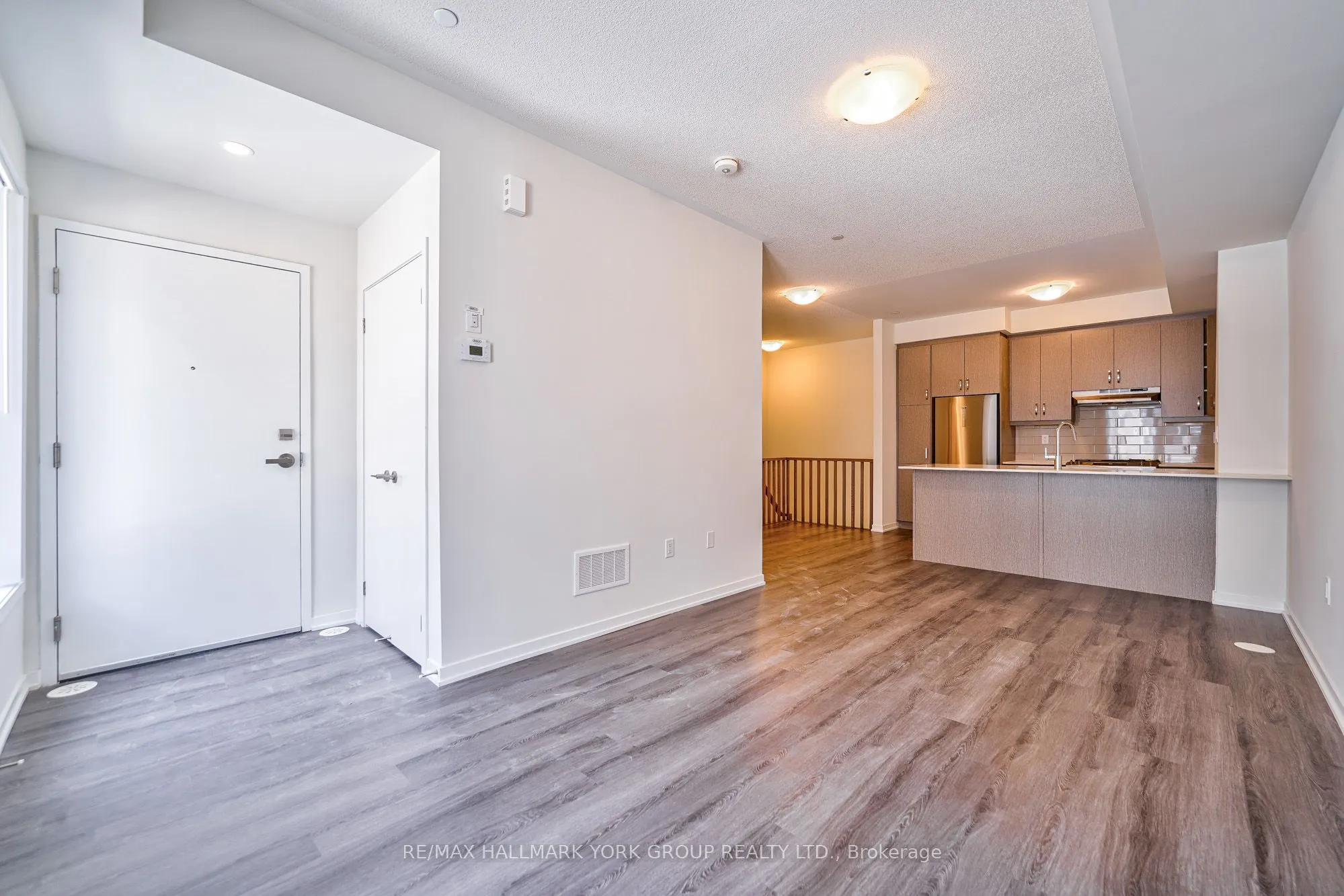 151 Honeycrisp Crescent, #180