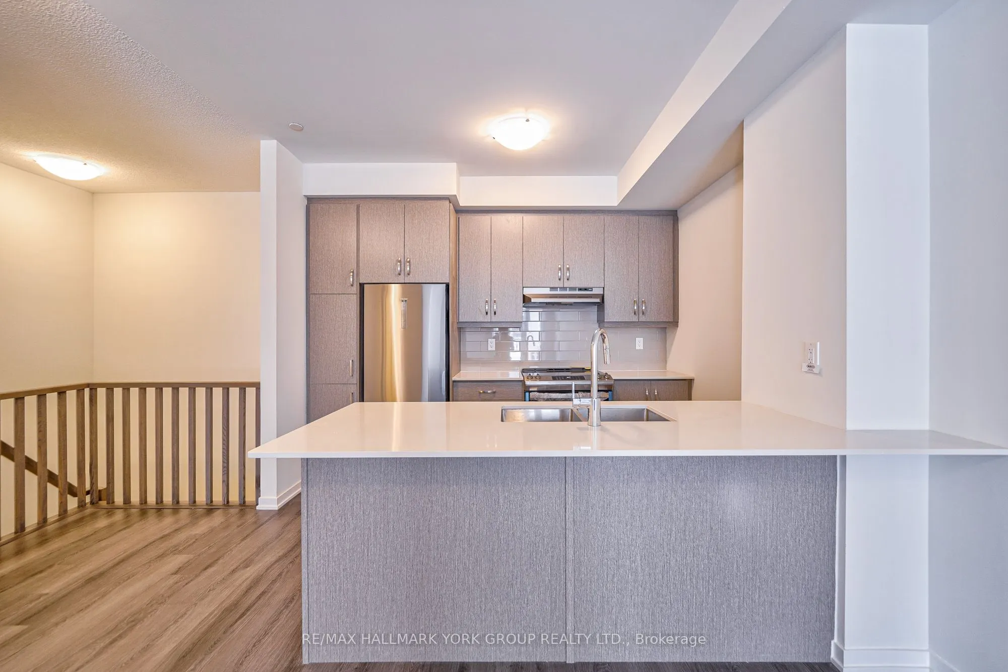 151 Honeycrisp Crescent, #180