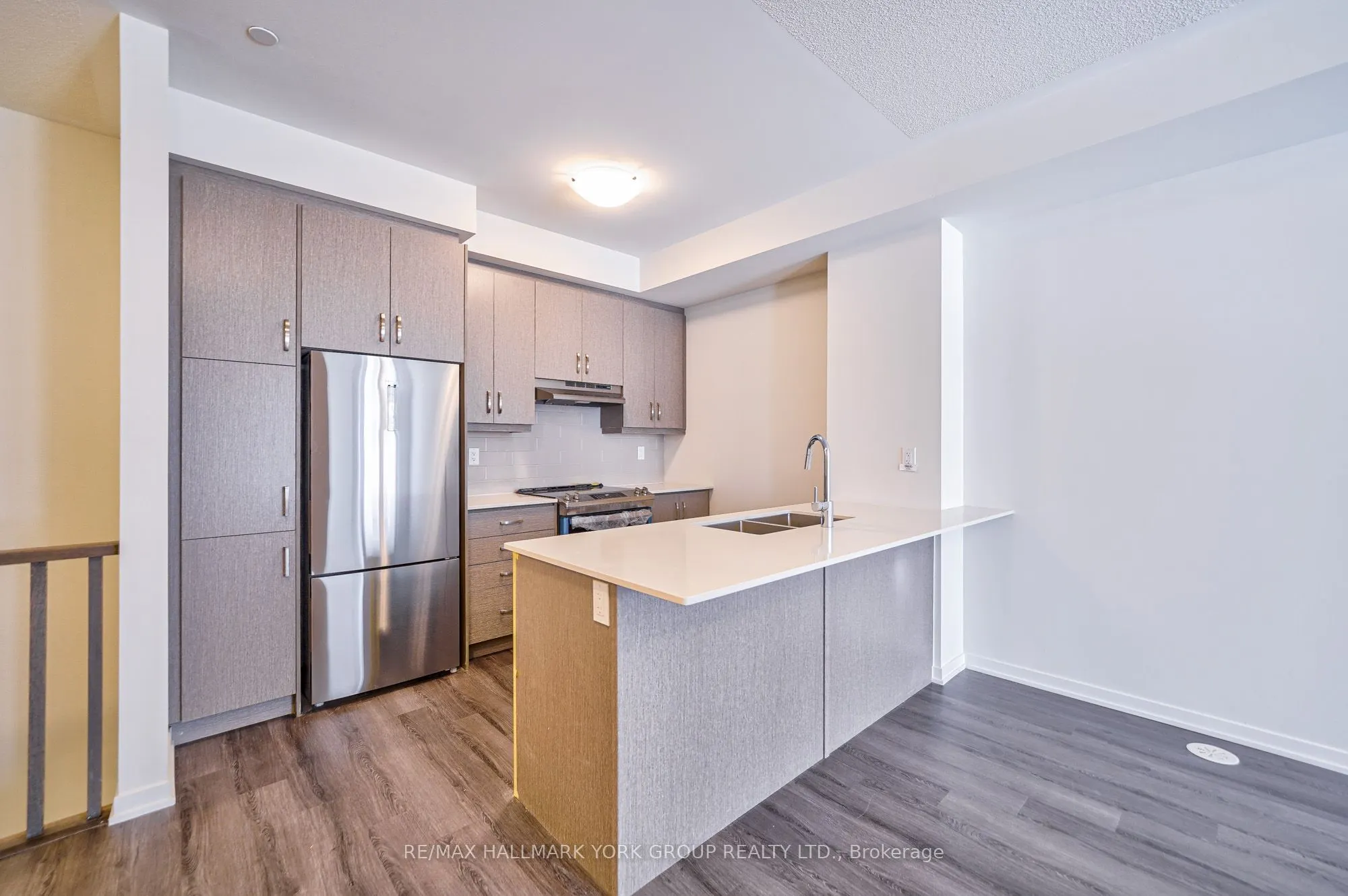 151 Honeycrisp Crescent, #180
