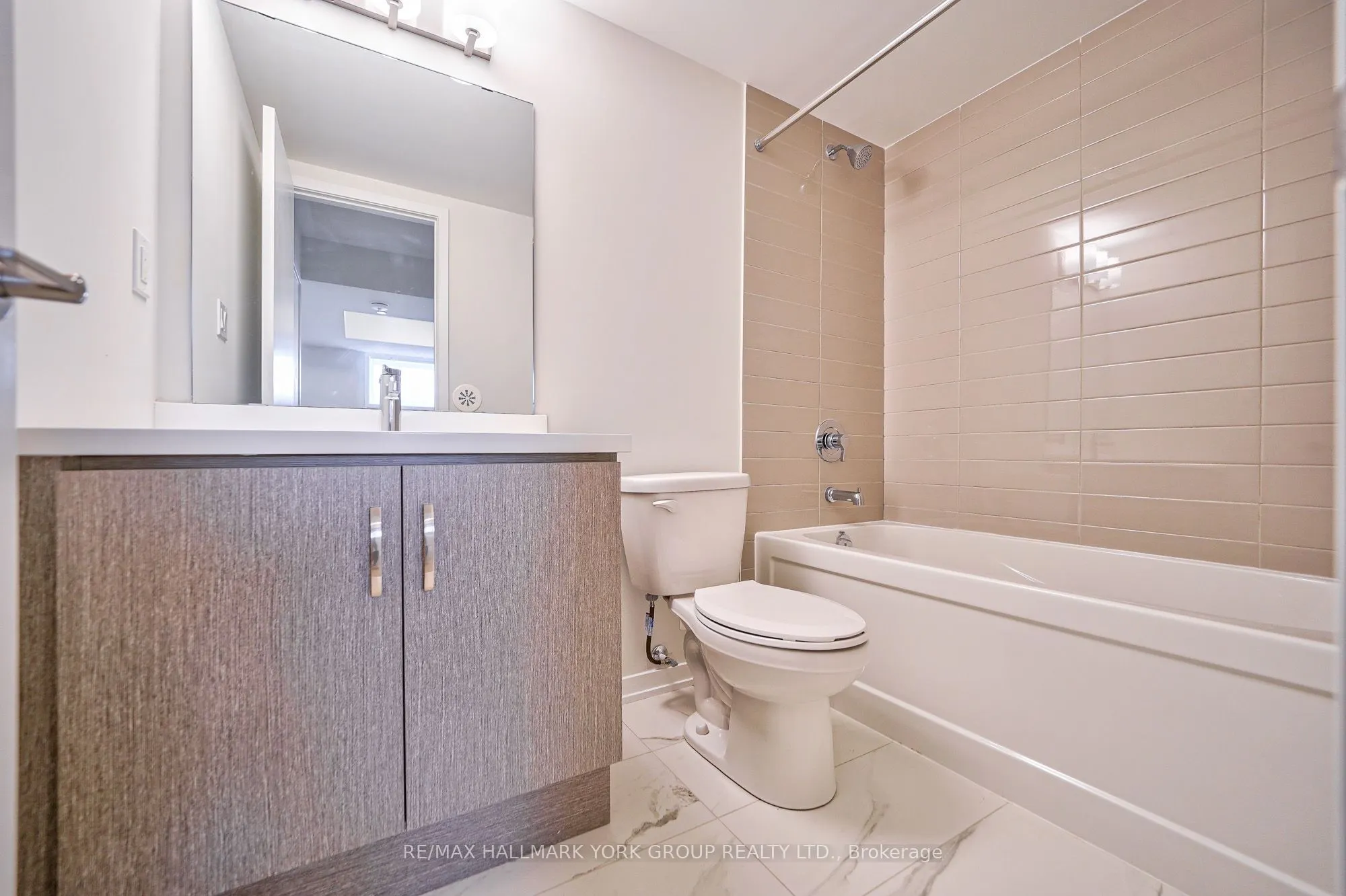 151 Honeycrisp Crescent, #180