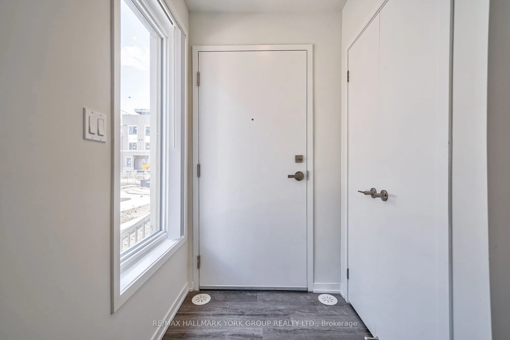 151 Honeycrisp Crescent, #180
