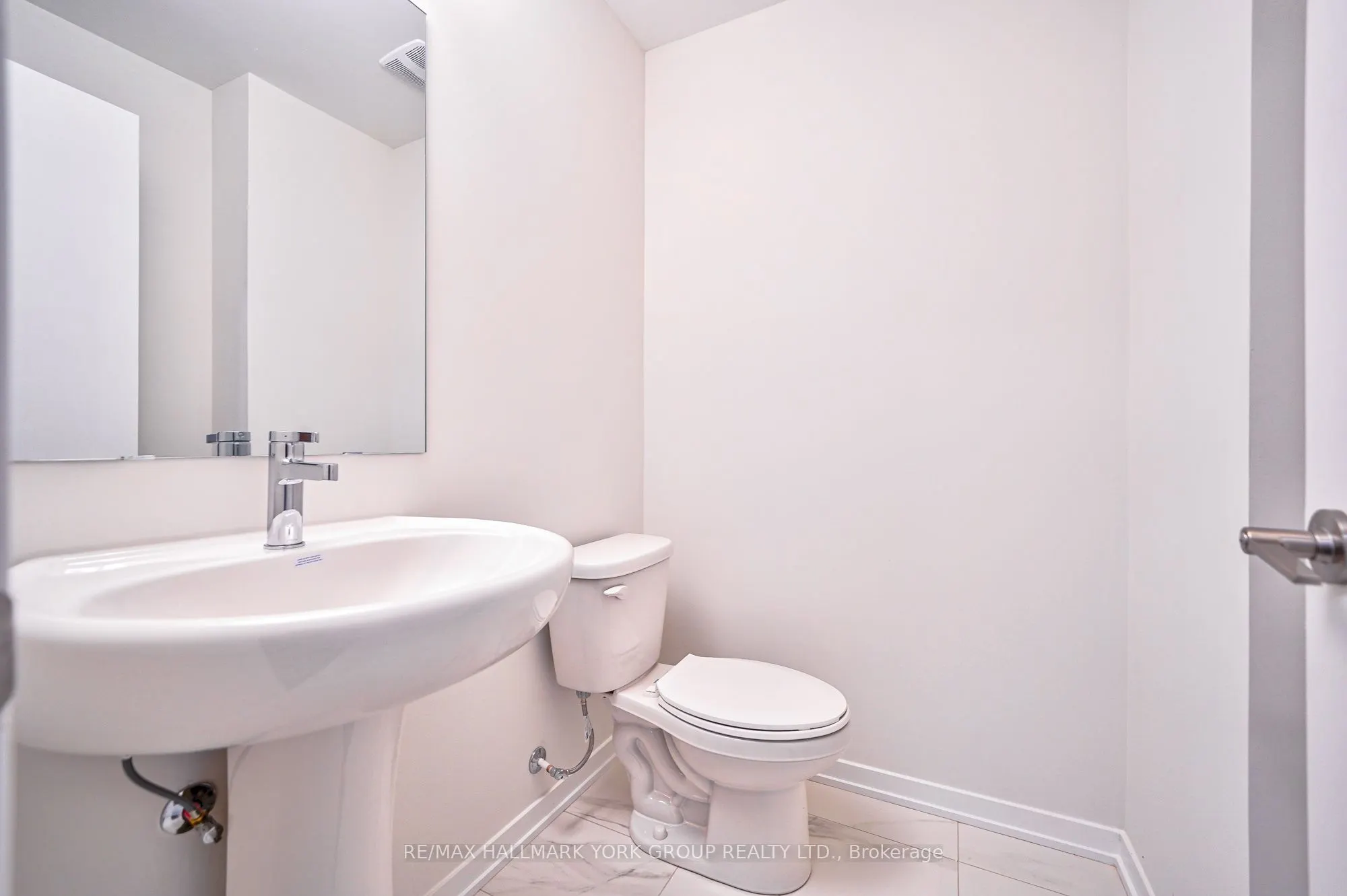 151 Honeycrisp Crescent, #180