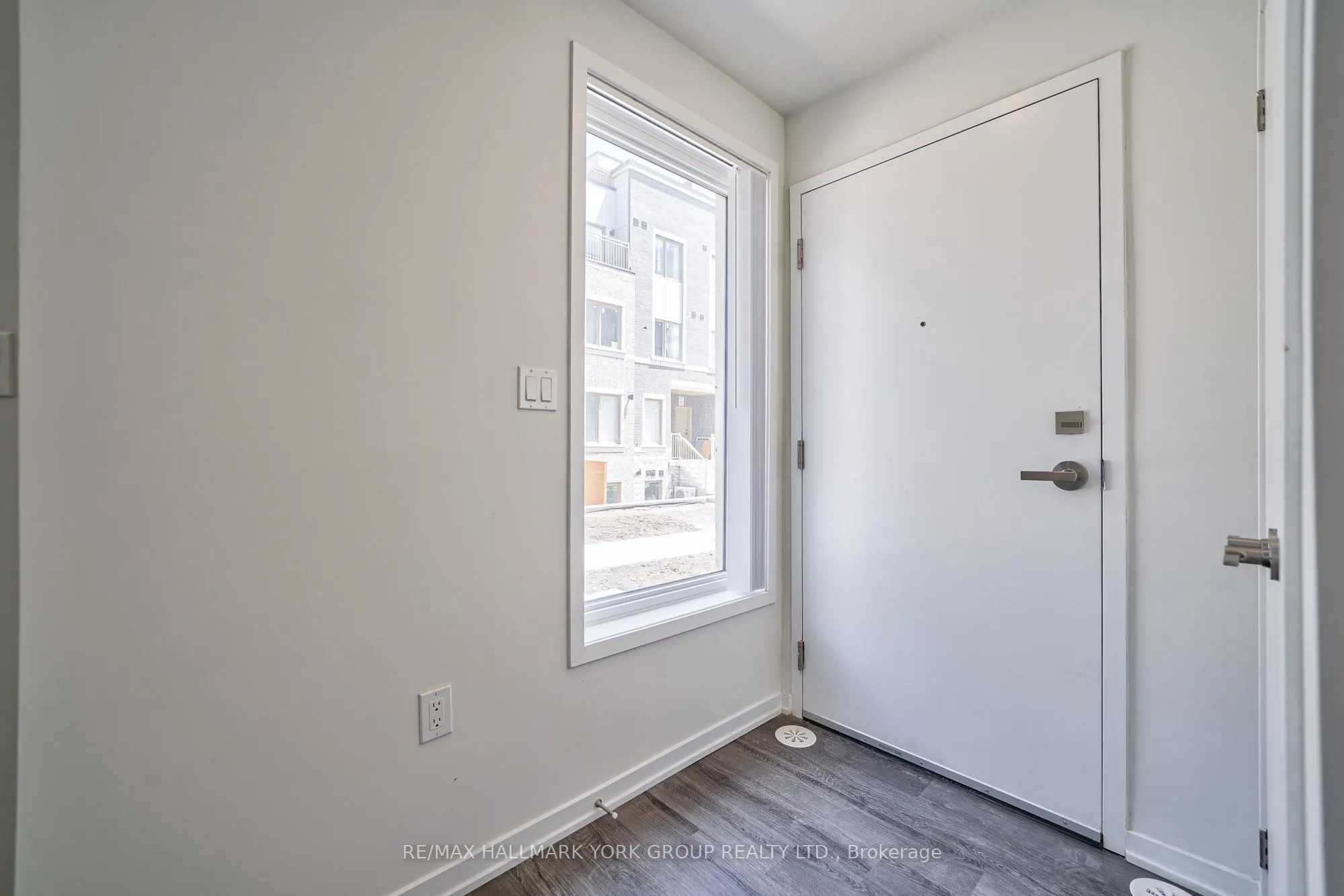 151 Honeycrisp Crescent, #180