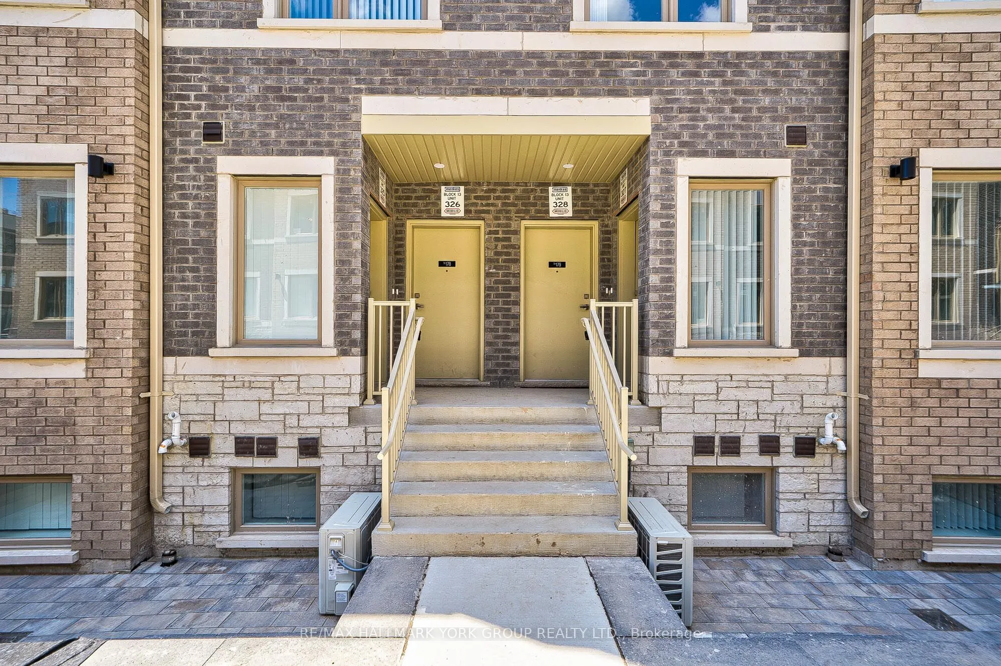 151 Honeycrisp Crescent, #180