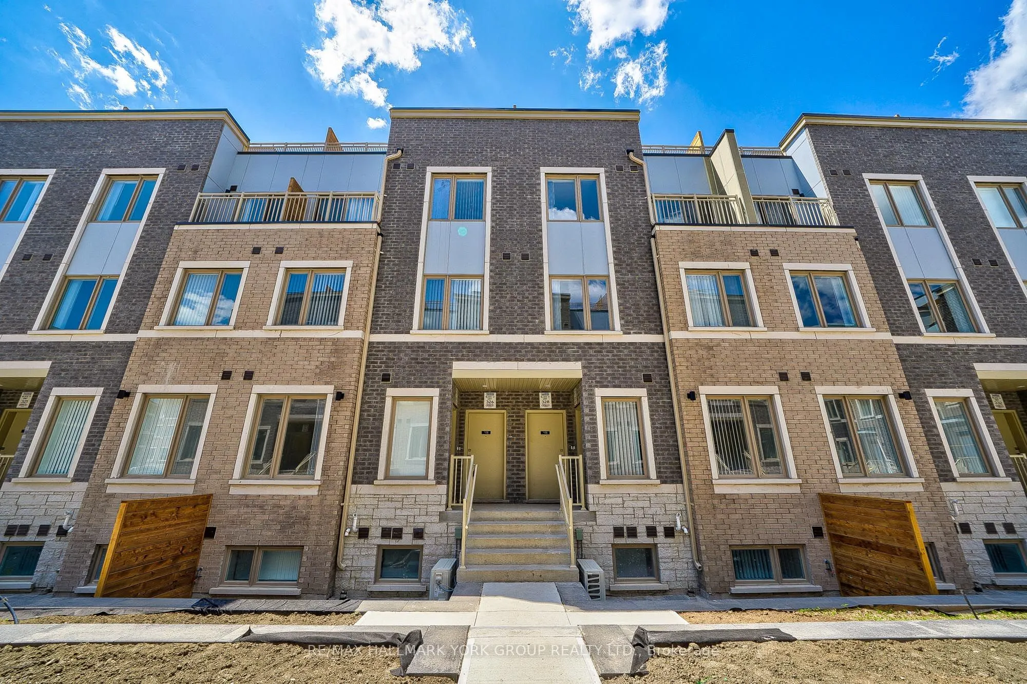 151 Honeycrisp Crescent, #180