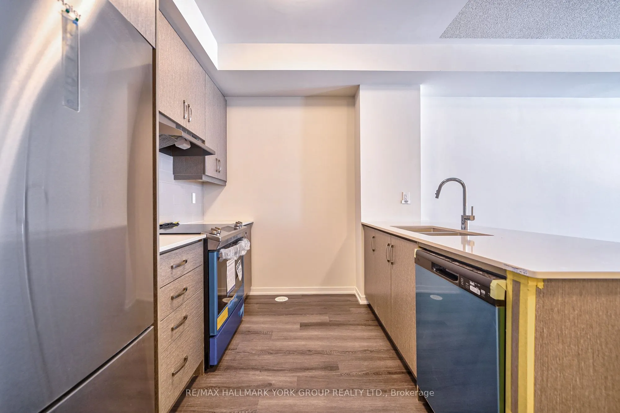 151 Honeycrisp Crescent, #180