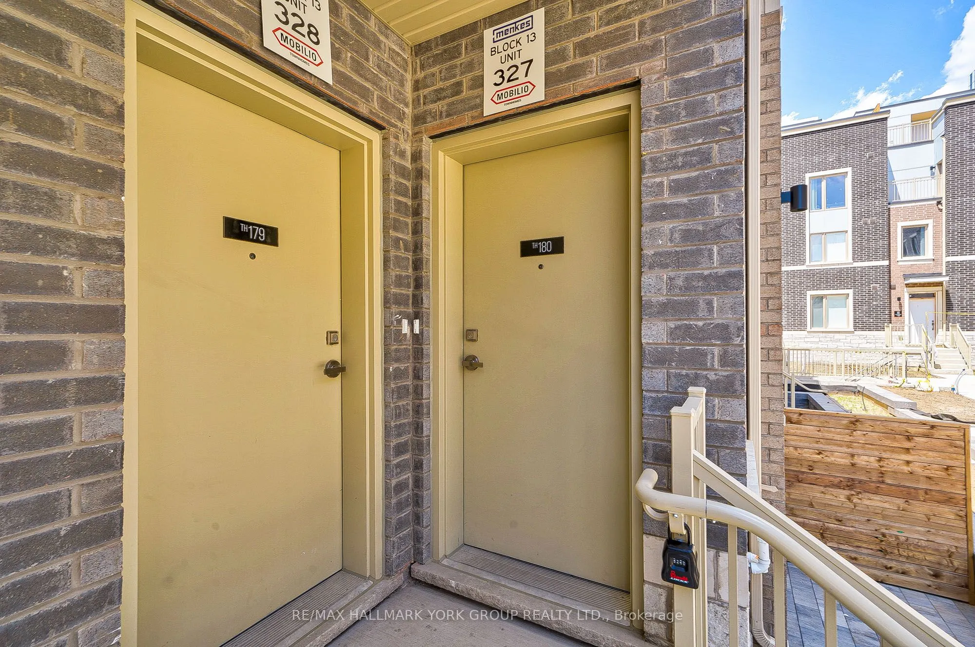 151 Honeycrisp Crescent, #180