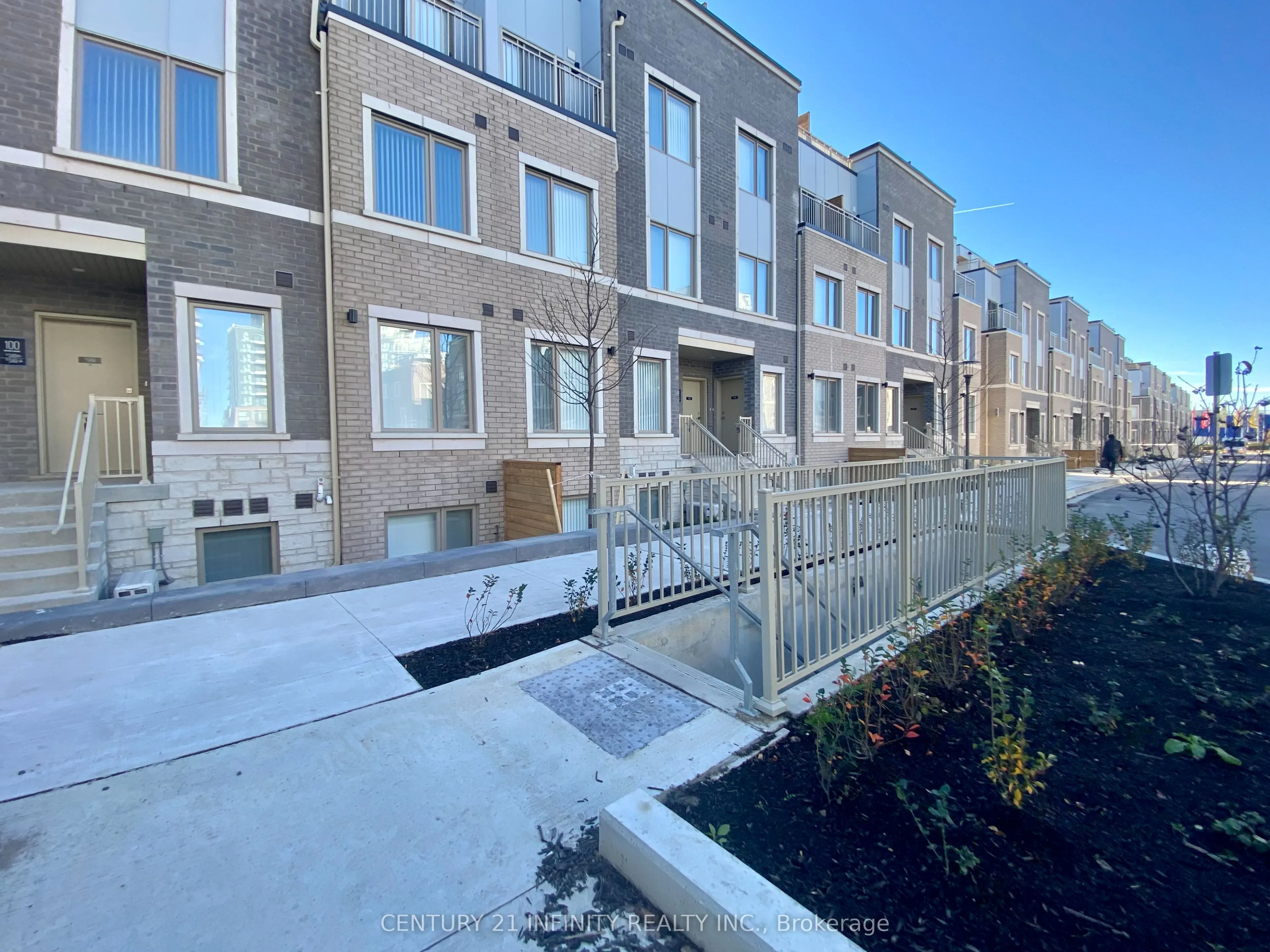 100 Honeycrisp Crescent, #337