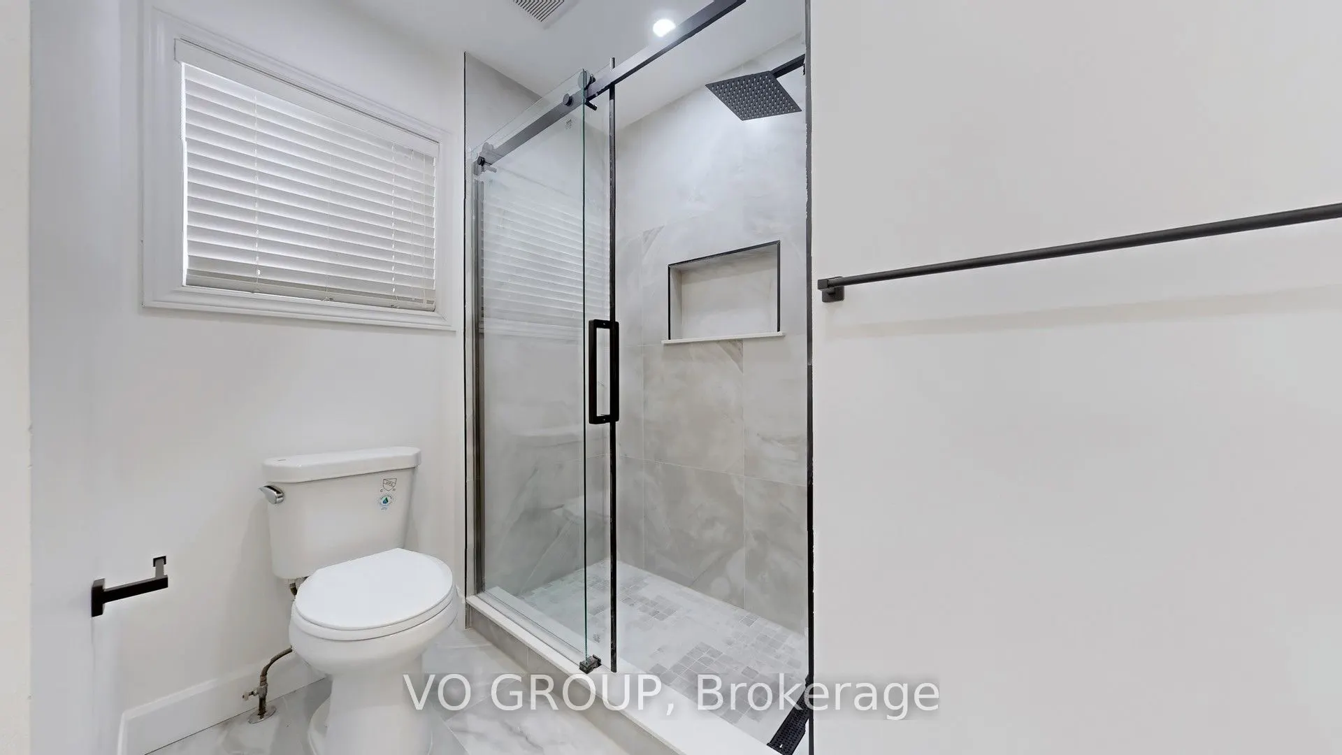 32 Daiseyfield Crescent