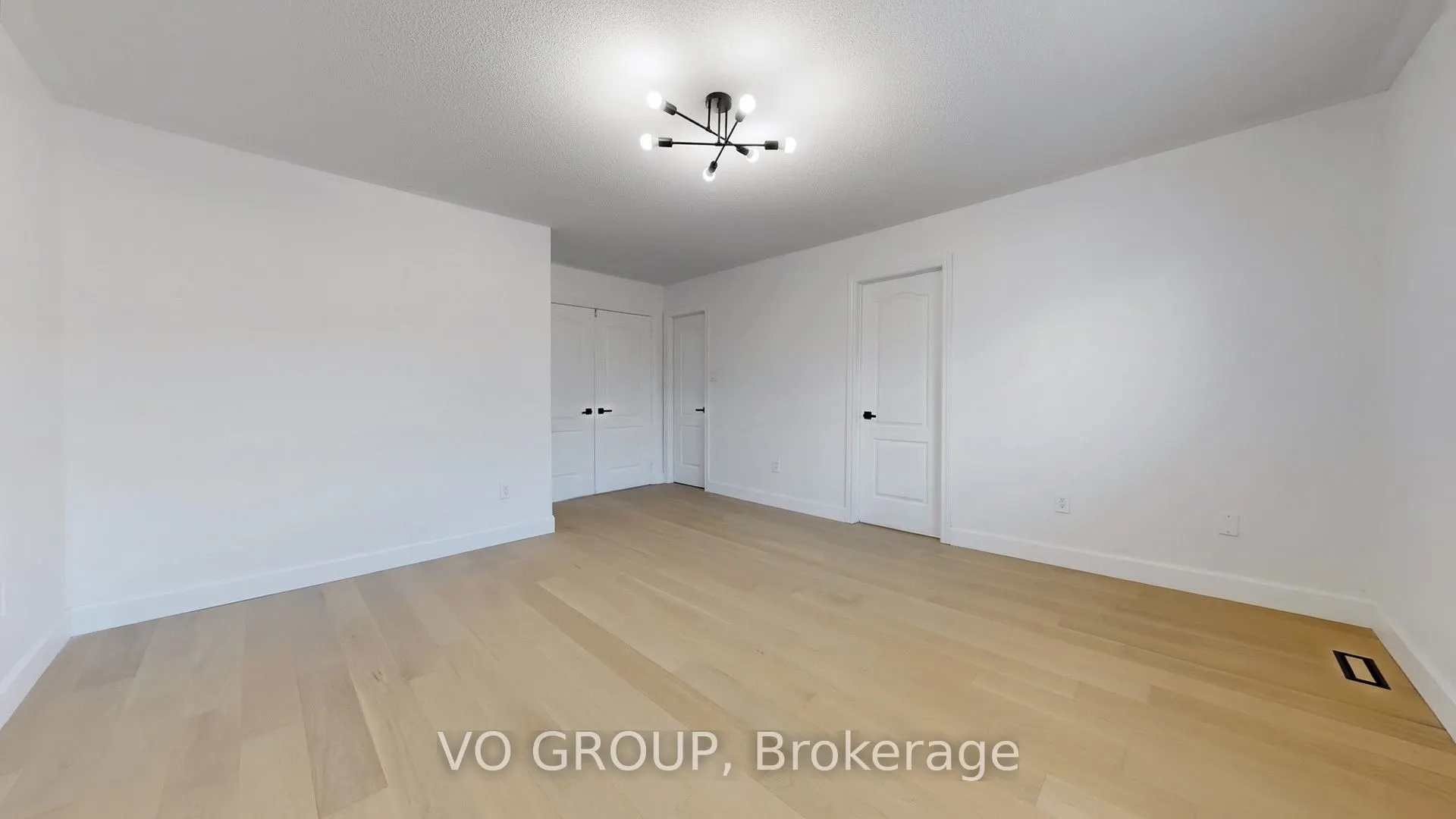 32 Daiseyfield Crescent