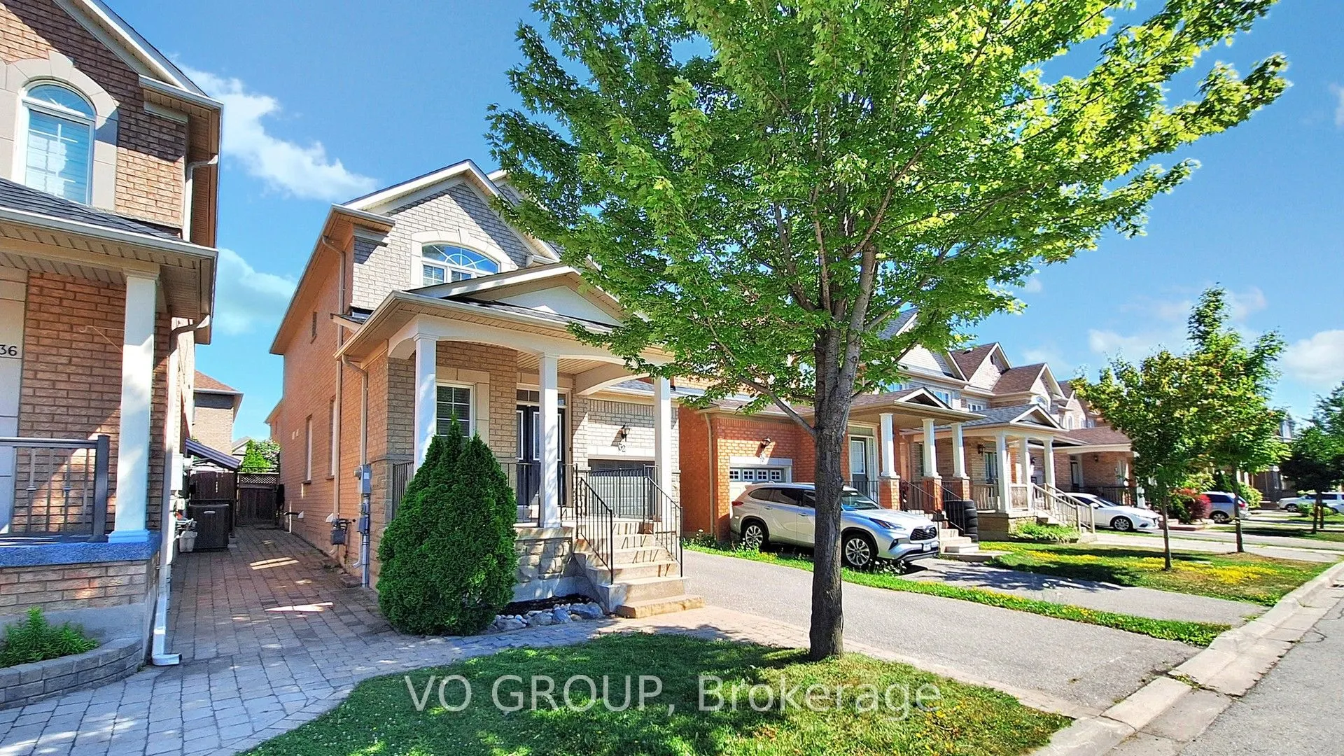 32 Daiseyfield Crescent