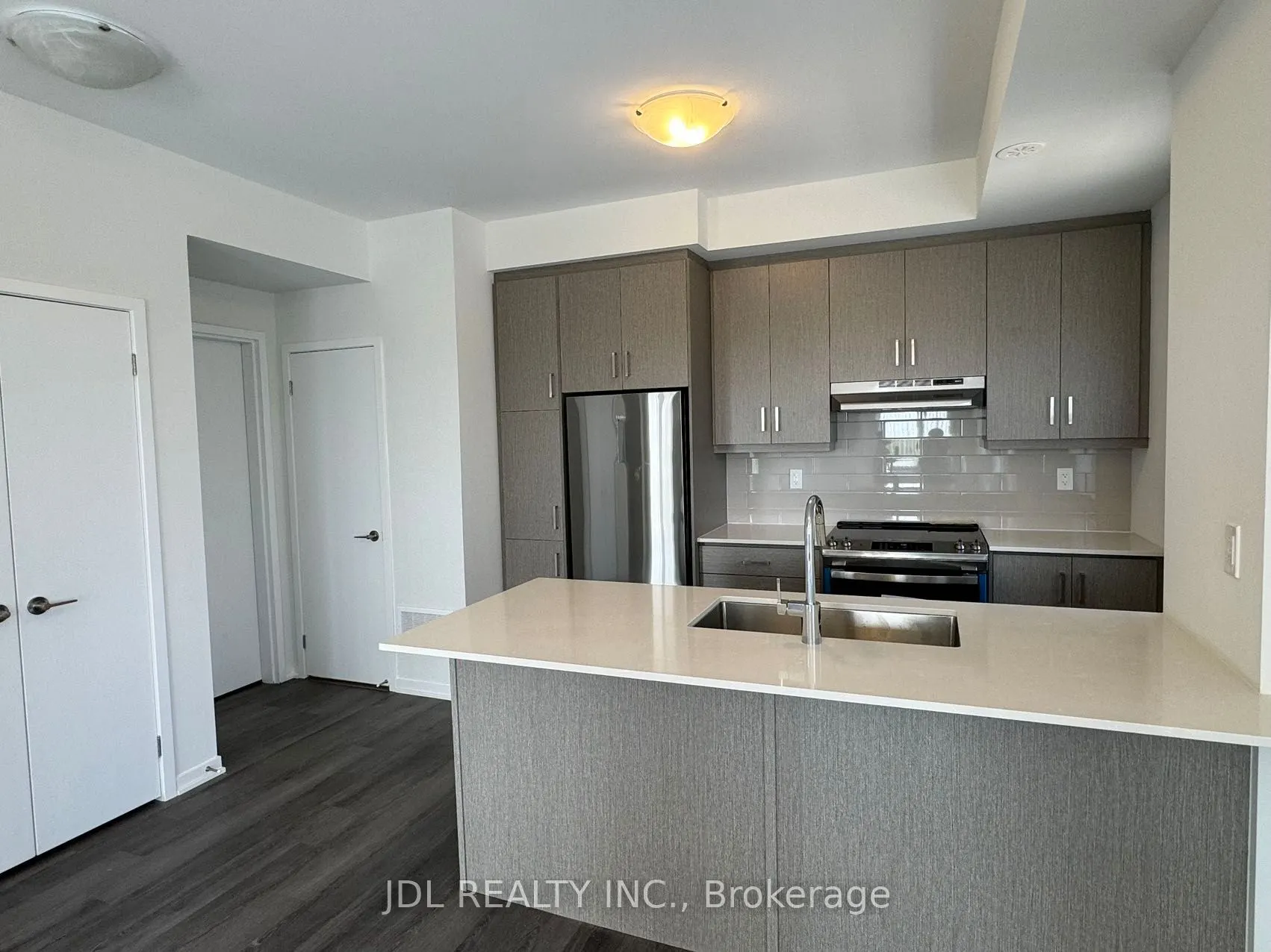140 Honeycrisp Crescent, #289