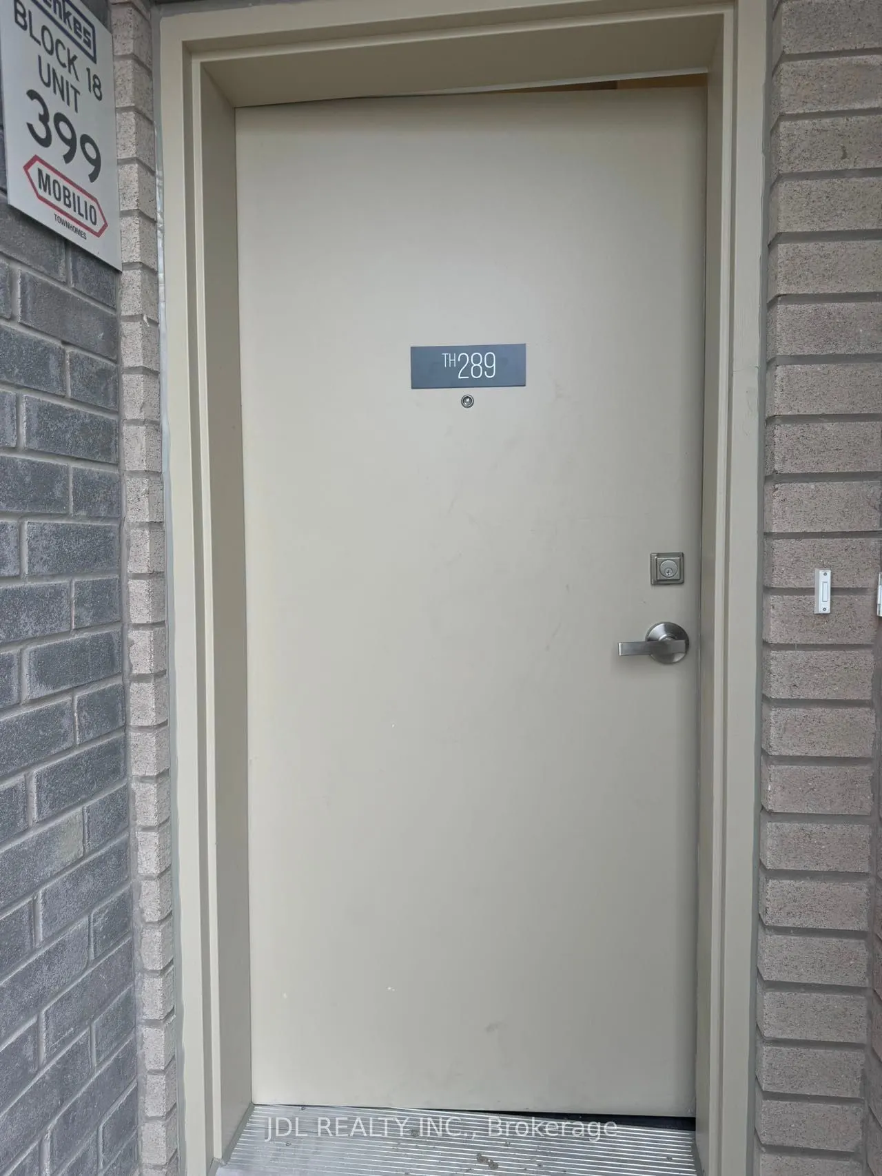 140 Honeycrisp Crescent, #289