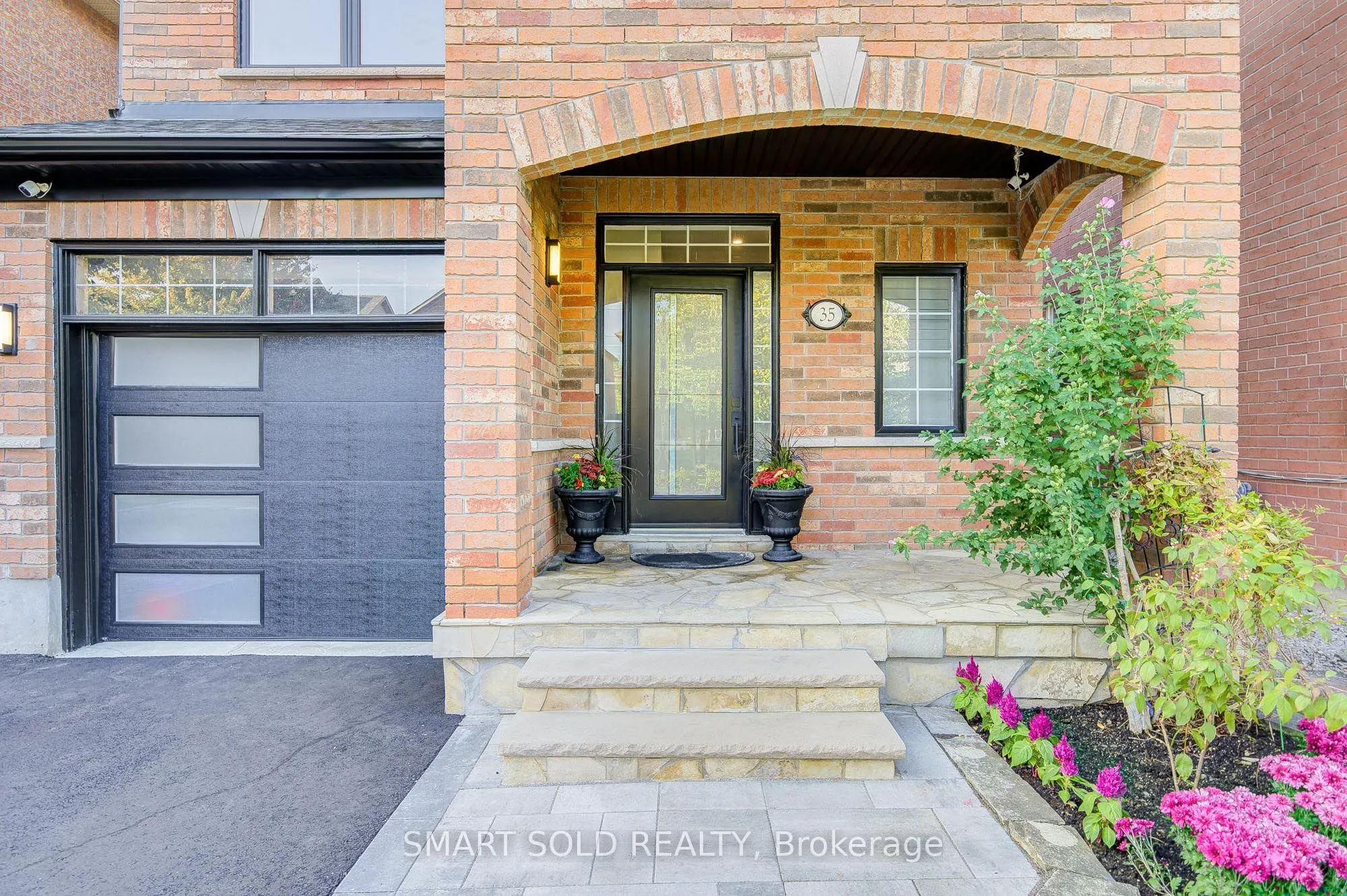 35 Bentoak Crescent