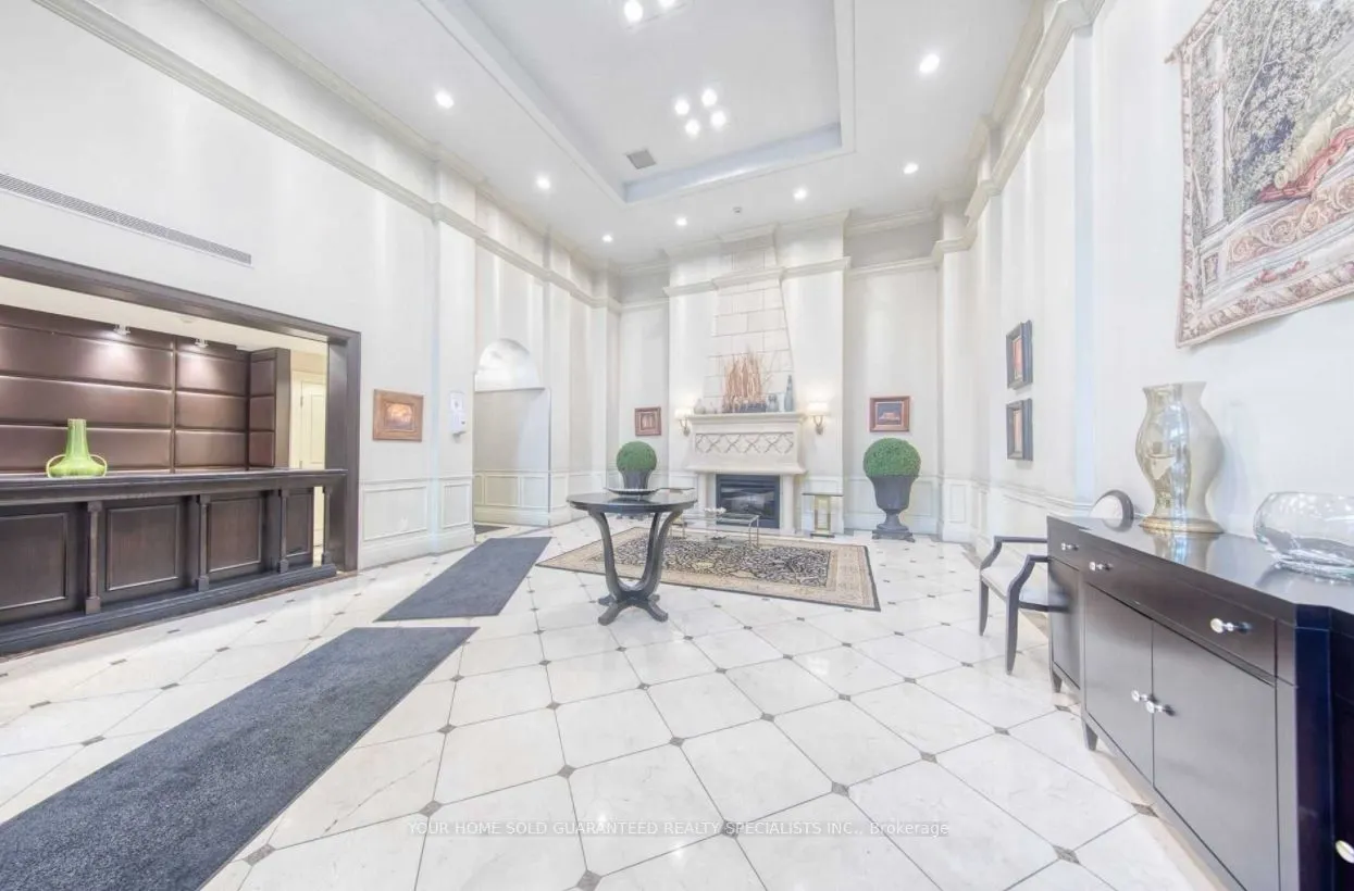 310 Red Maple Road, #803