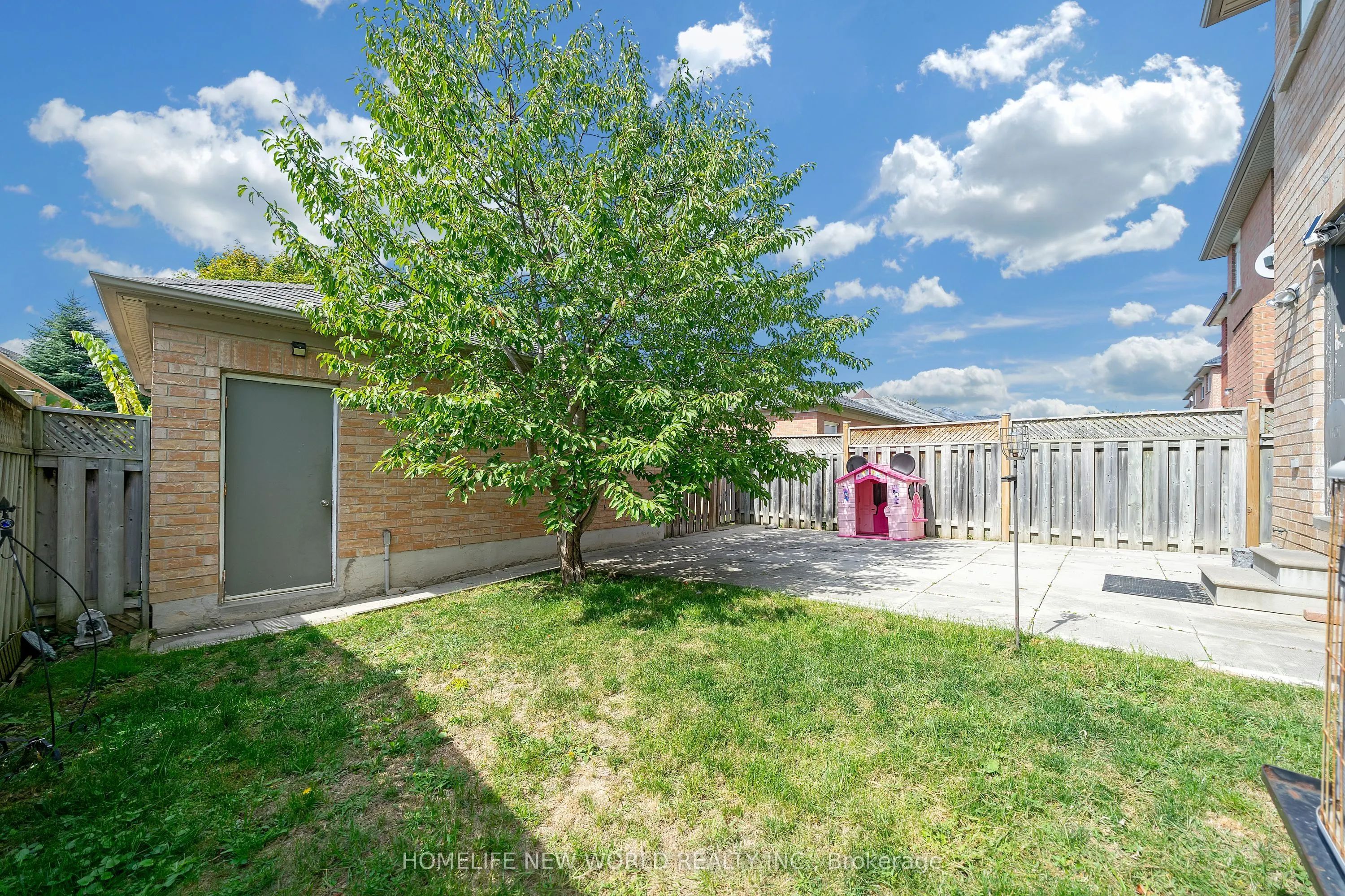 72 Ray Street