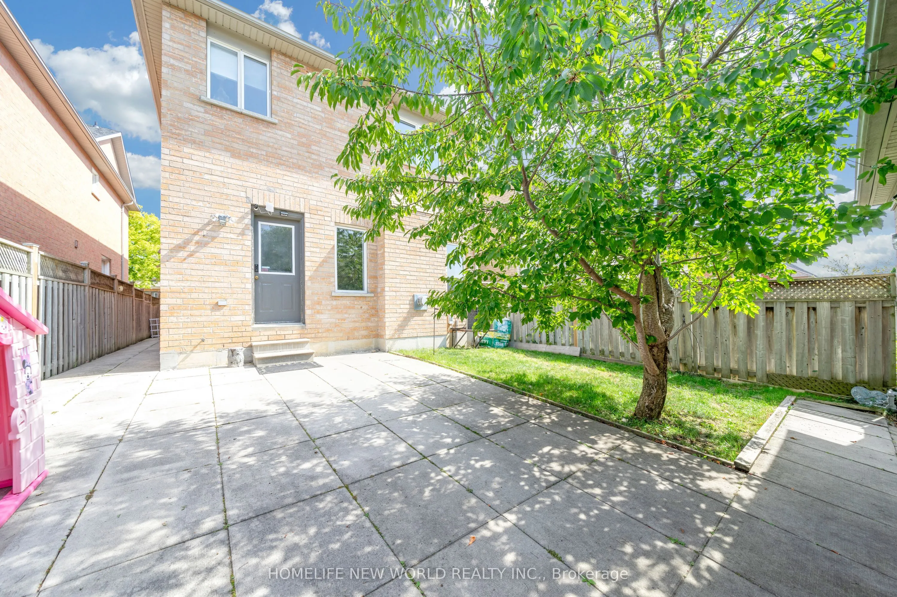 72 Ray Street