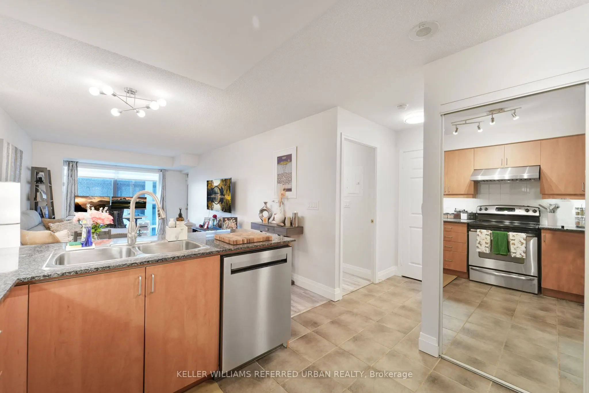 185 Oneida Crescent, #909