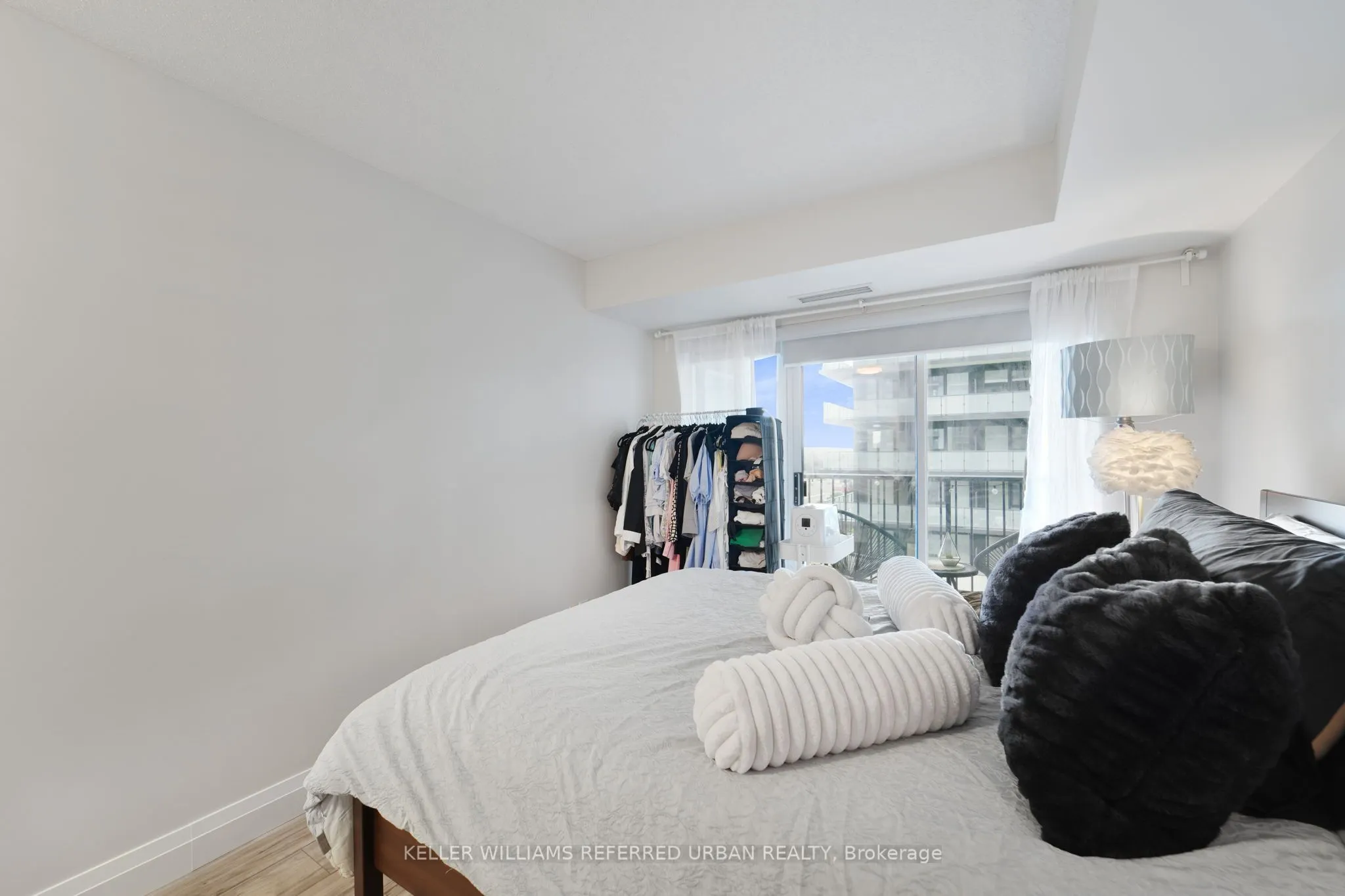 185 Oneida Crescent, #909