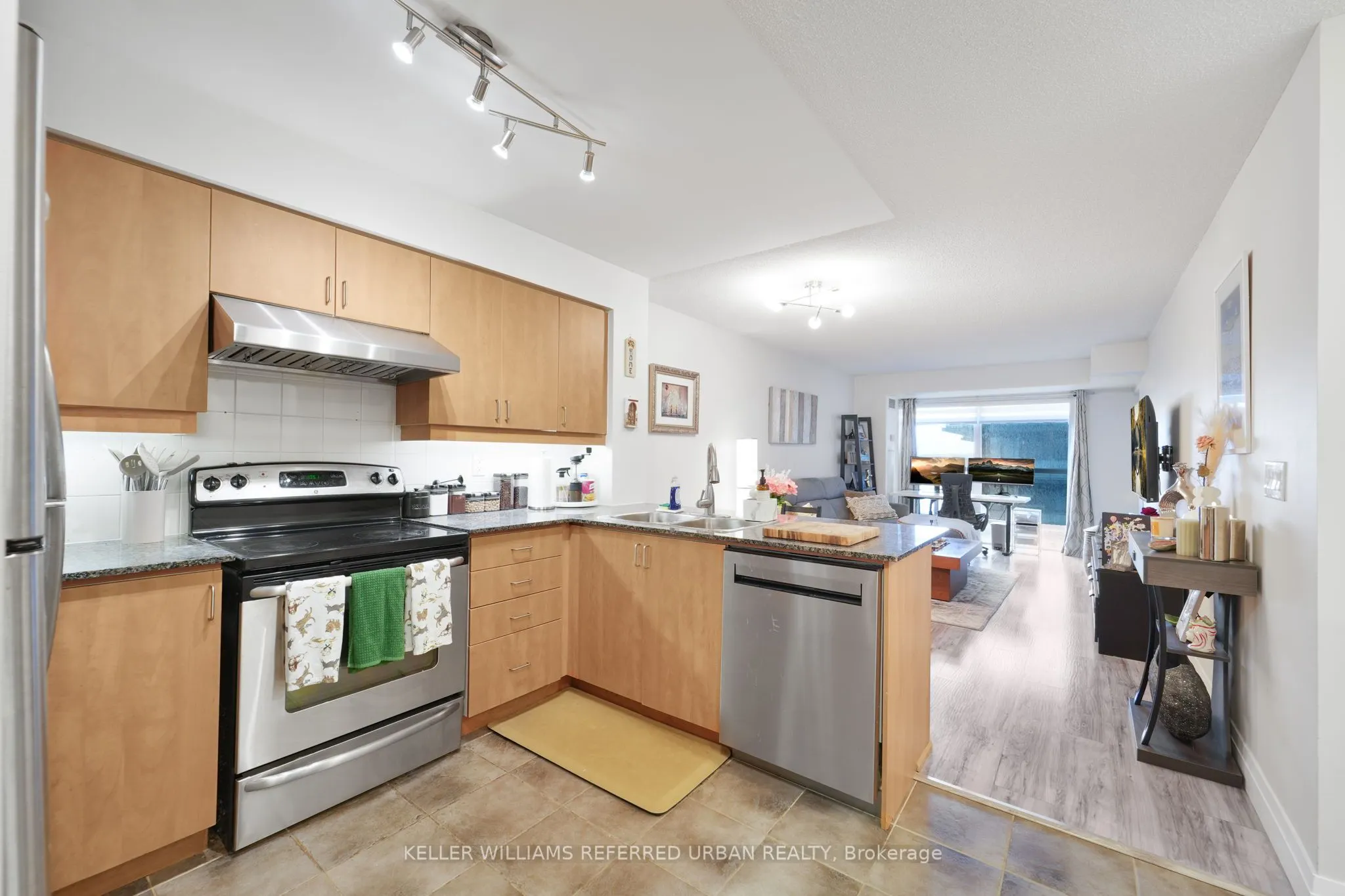 185 Oneida Crescent, #909
