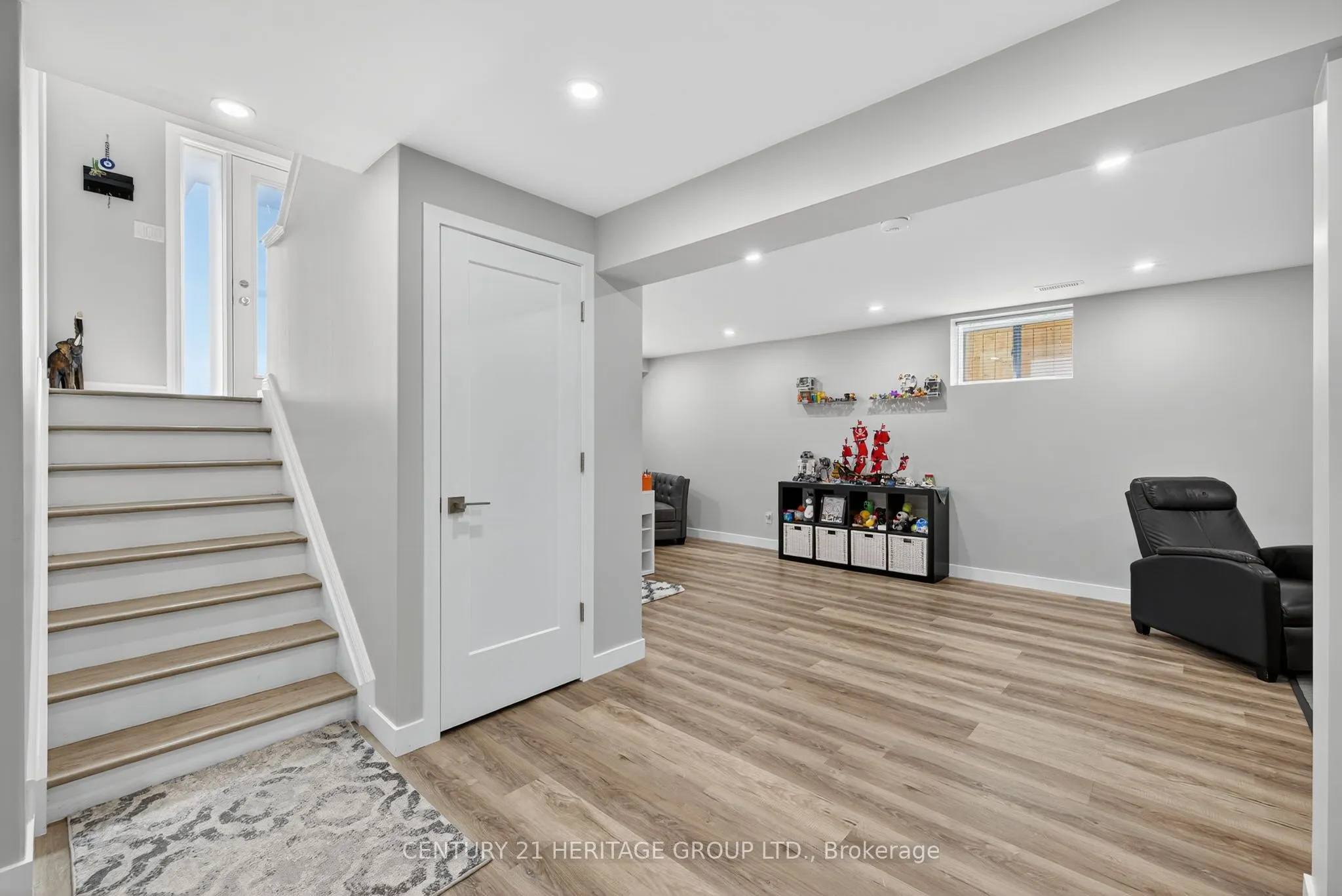 264 Glenwoods Avenue