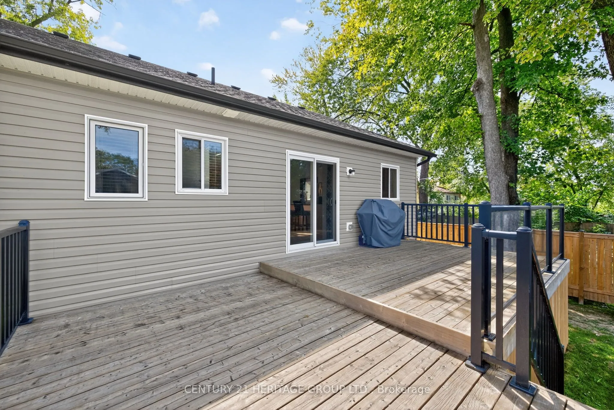 264 Glenwoods Avenue