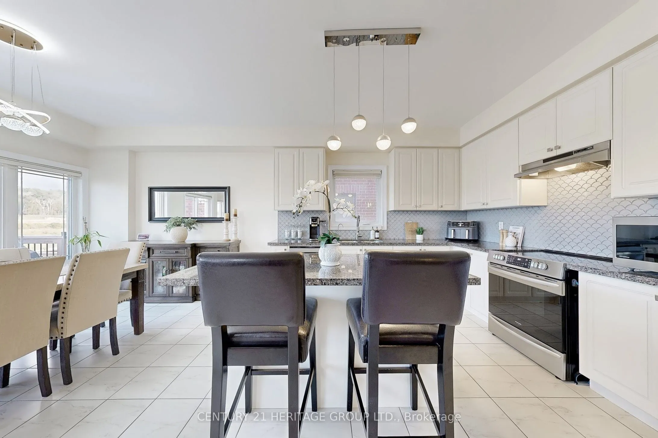 33 Lorne Thomas Place