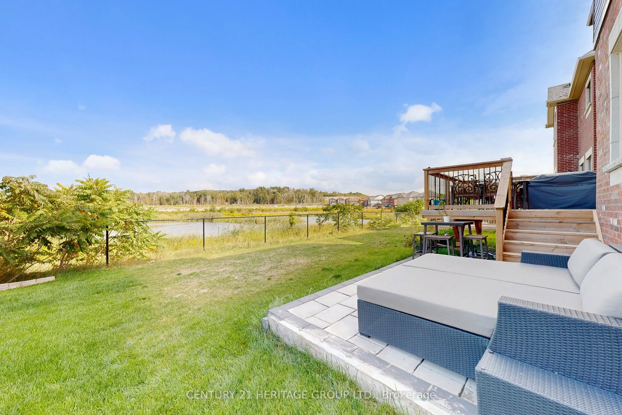 33 Lorne Thomas Place