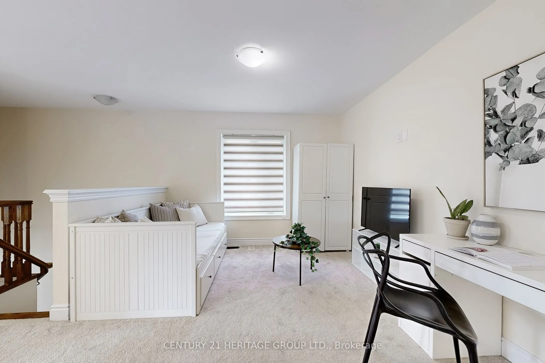 33 Lorne Thomas Place