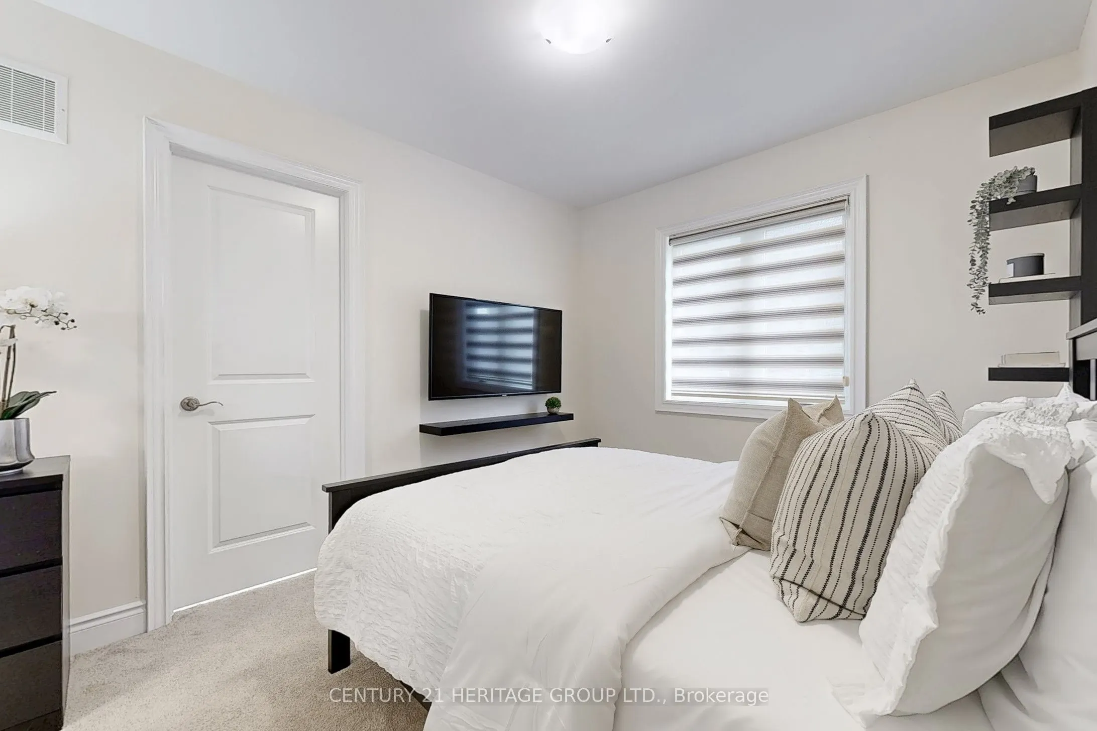 33 Lorne Thomas Place