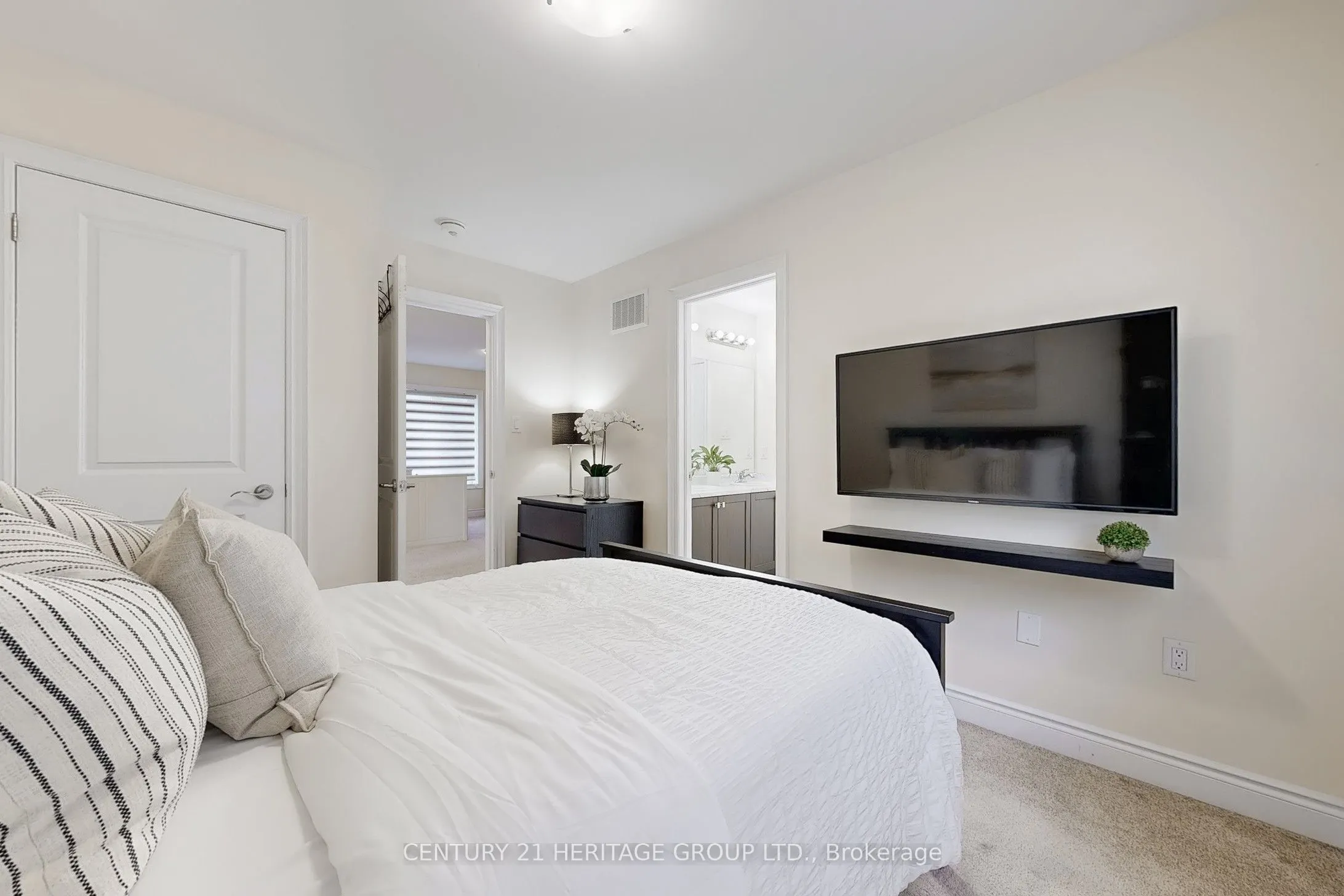 33 Lorne Thomas Place