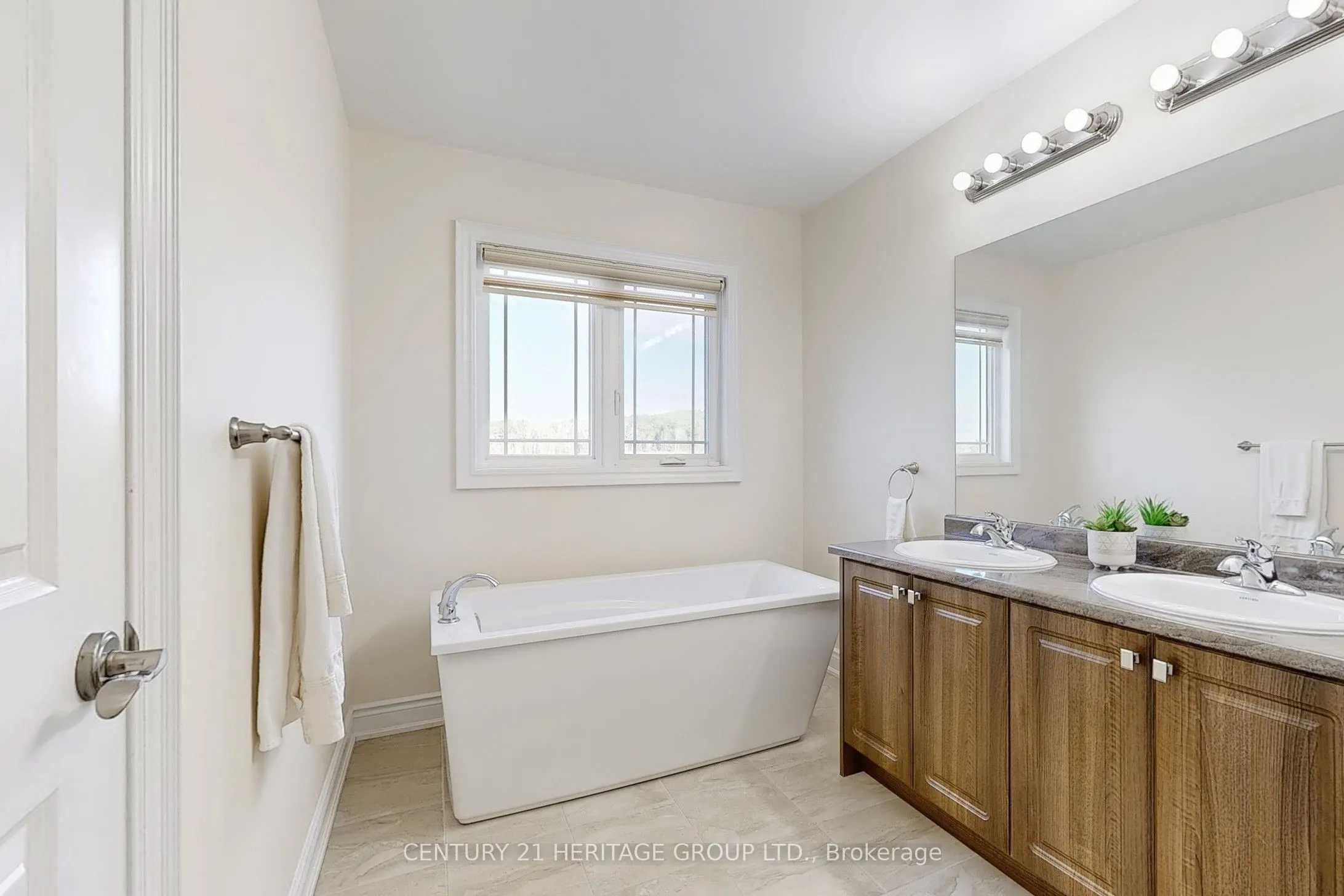 33 Lorne Thomas Place