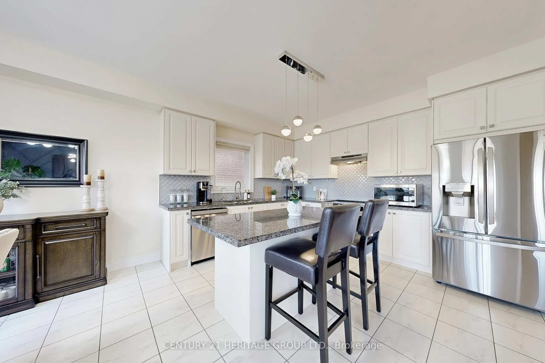 33 Lorne Thomas Place