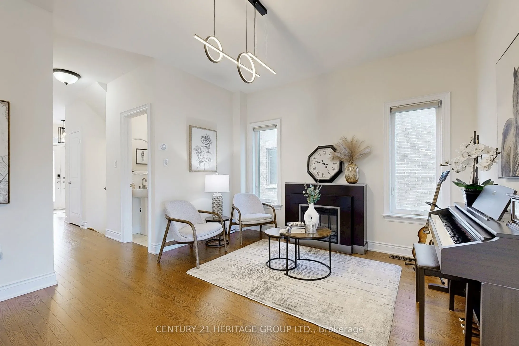 33 Lorne Thomas Place