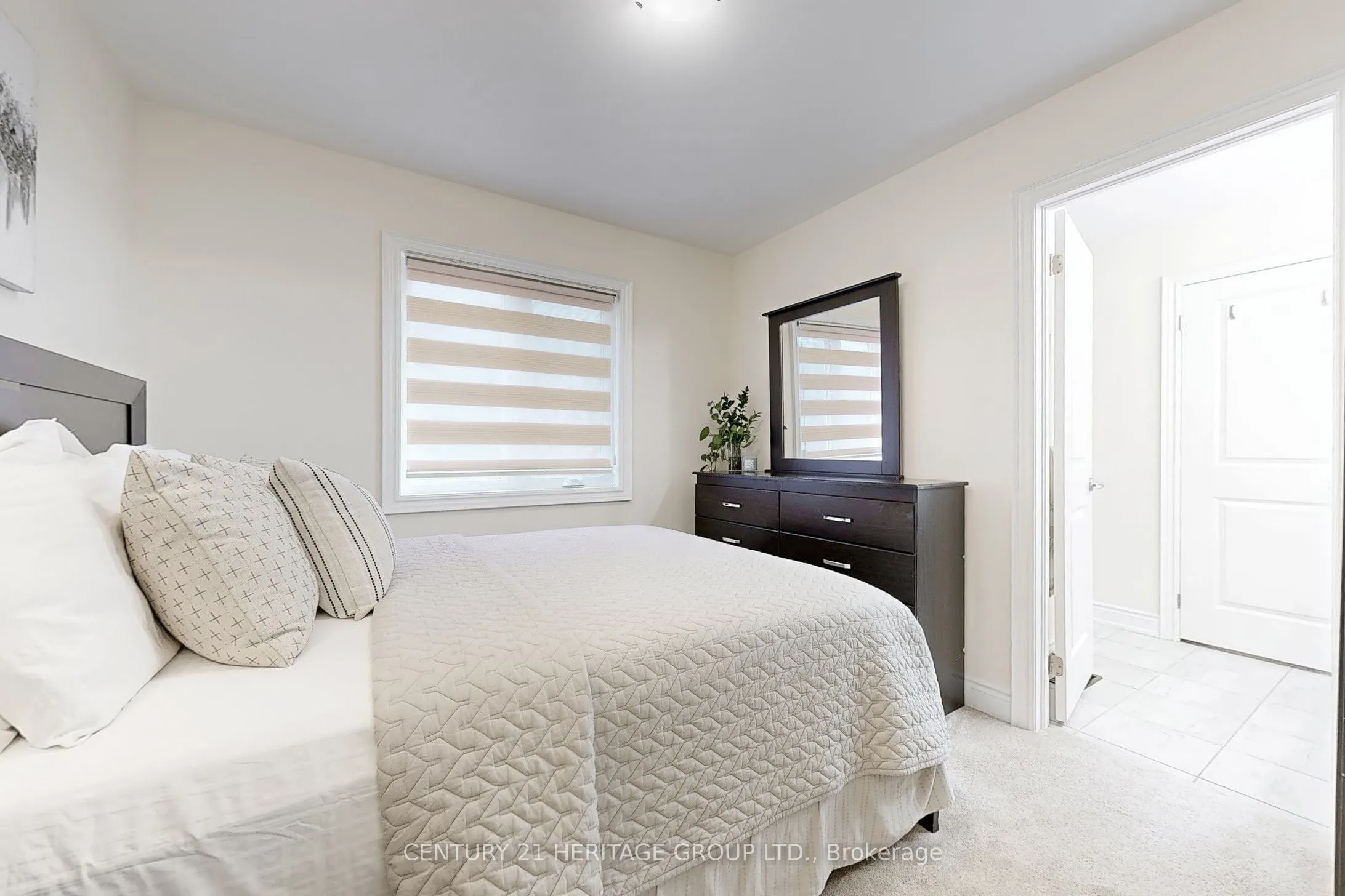 33 Lorne Thomas Place