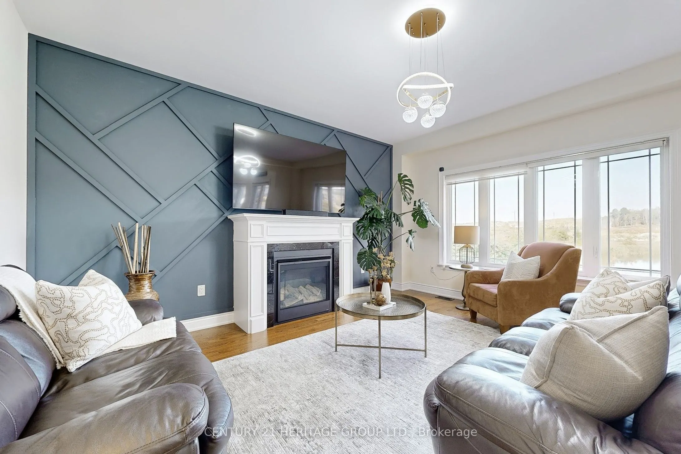 33 Lorne Thomas Place