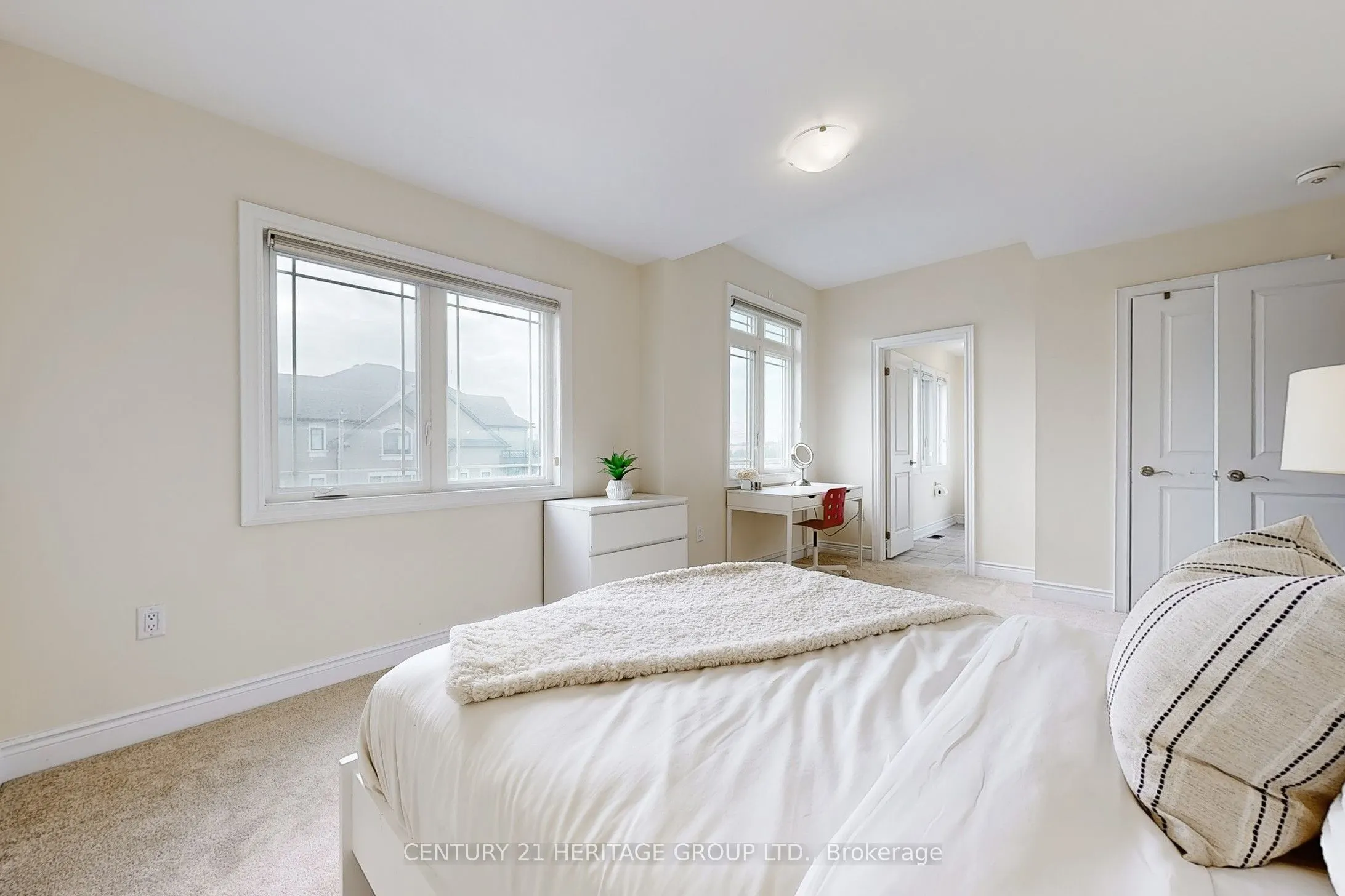 33 Lorne Thomas Place