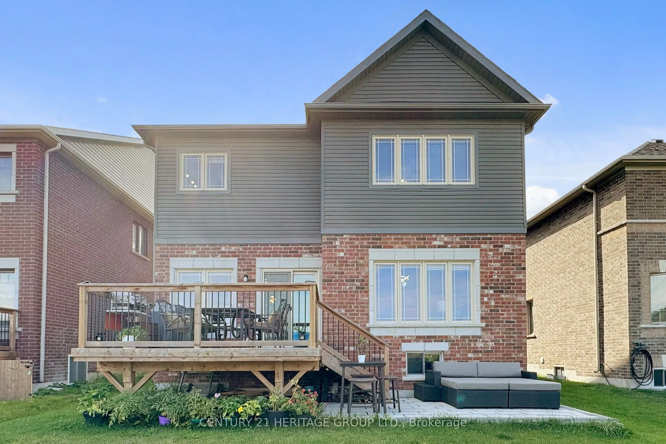 33 Lorne Thomas Place